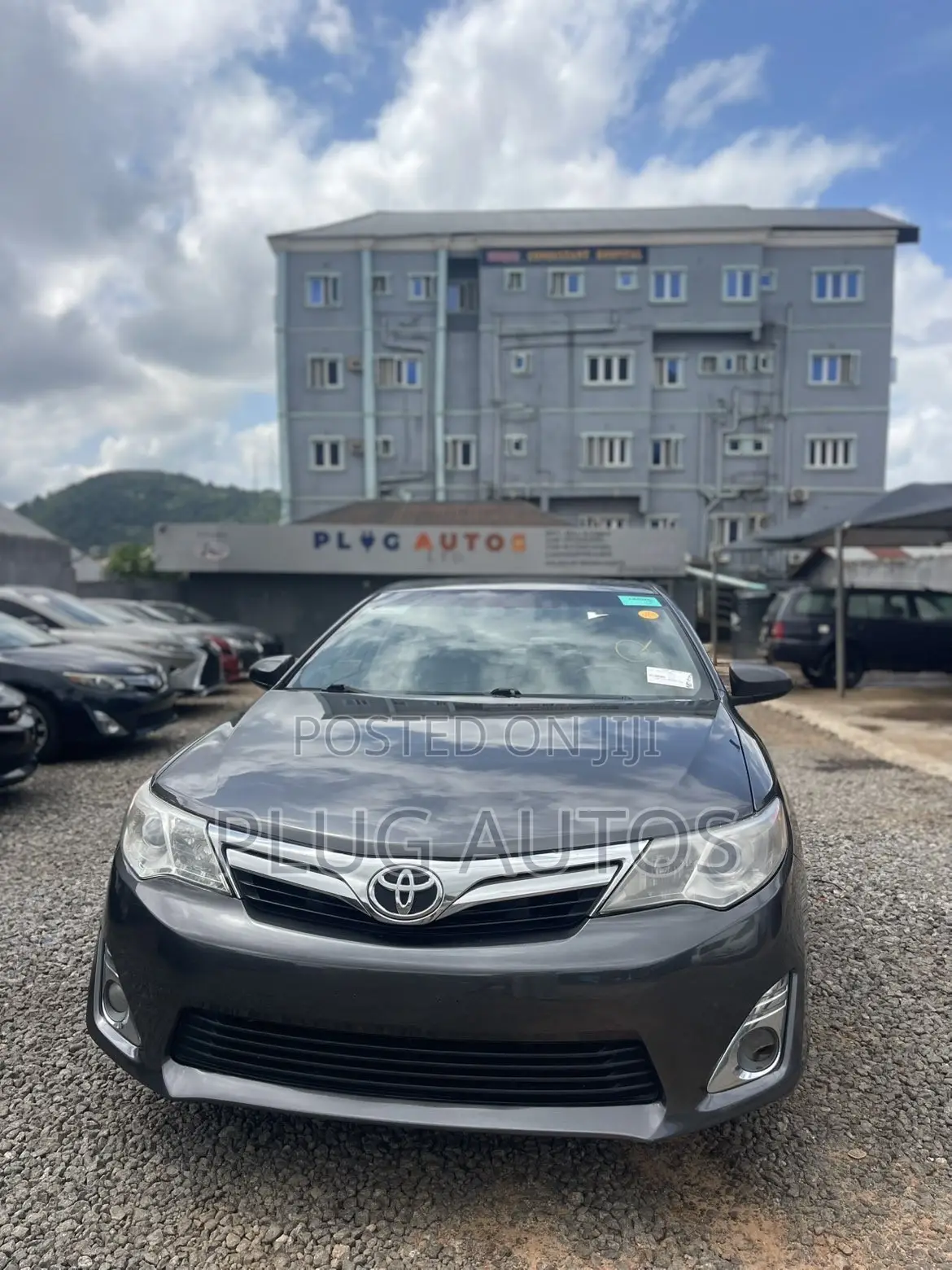 Toyota Camry XLE 4dr Sedan (2.5L 4cyl 6A) 2013 Gray