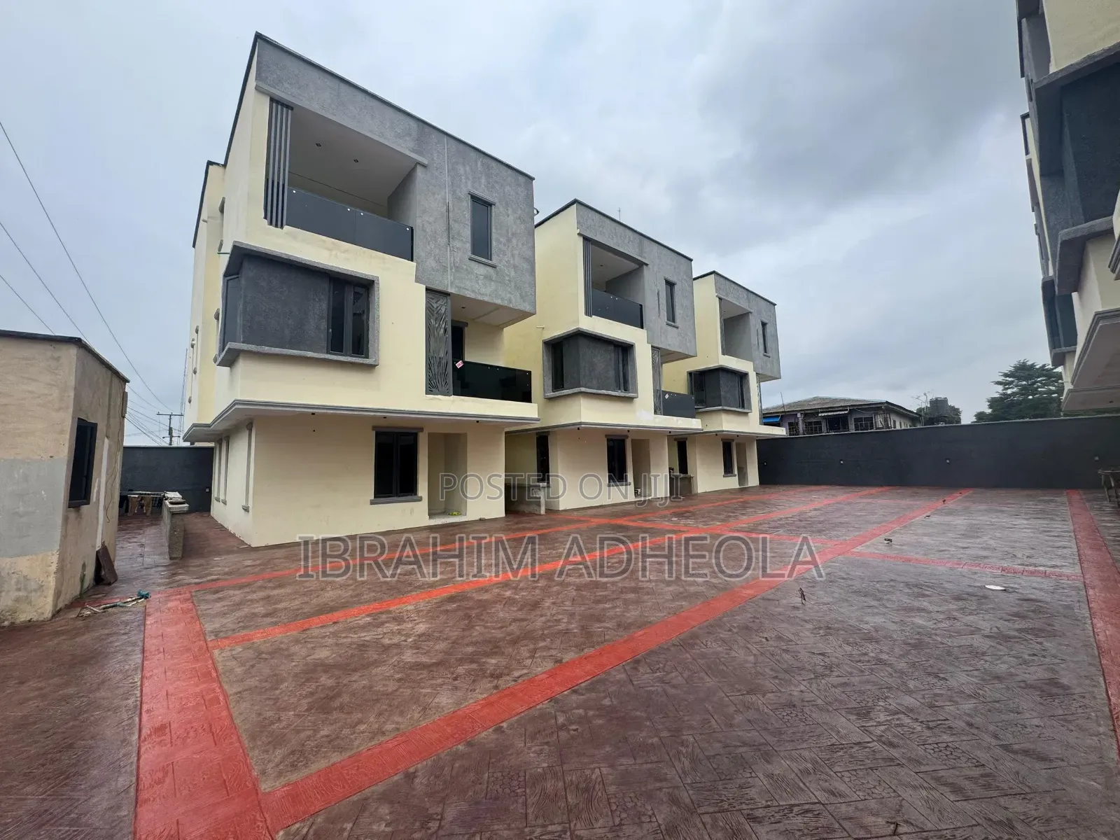 4bdrm Duplex in Ogba for sale