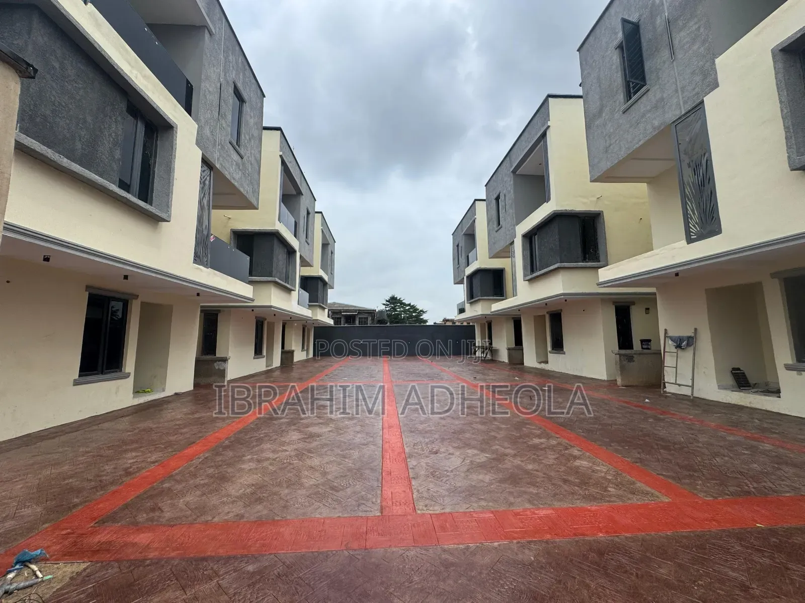 4bdrm Duplex in Ogba for sale