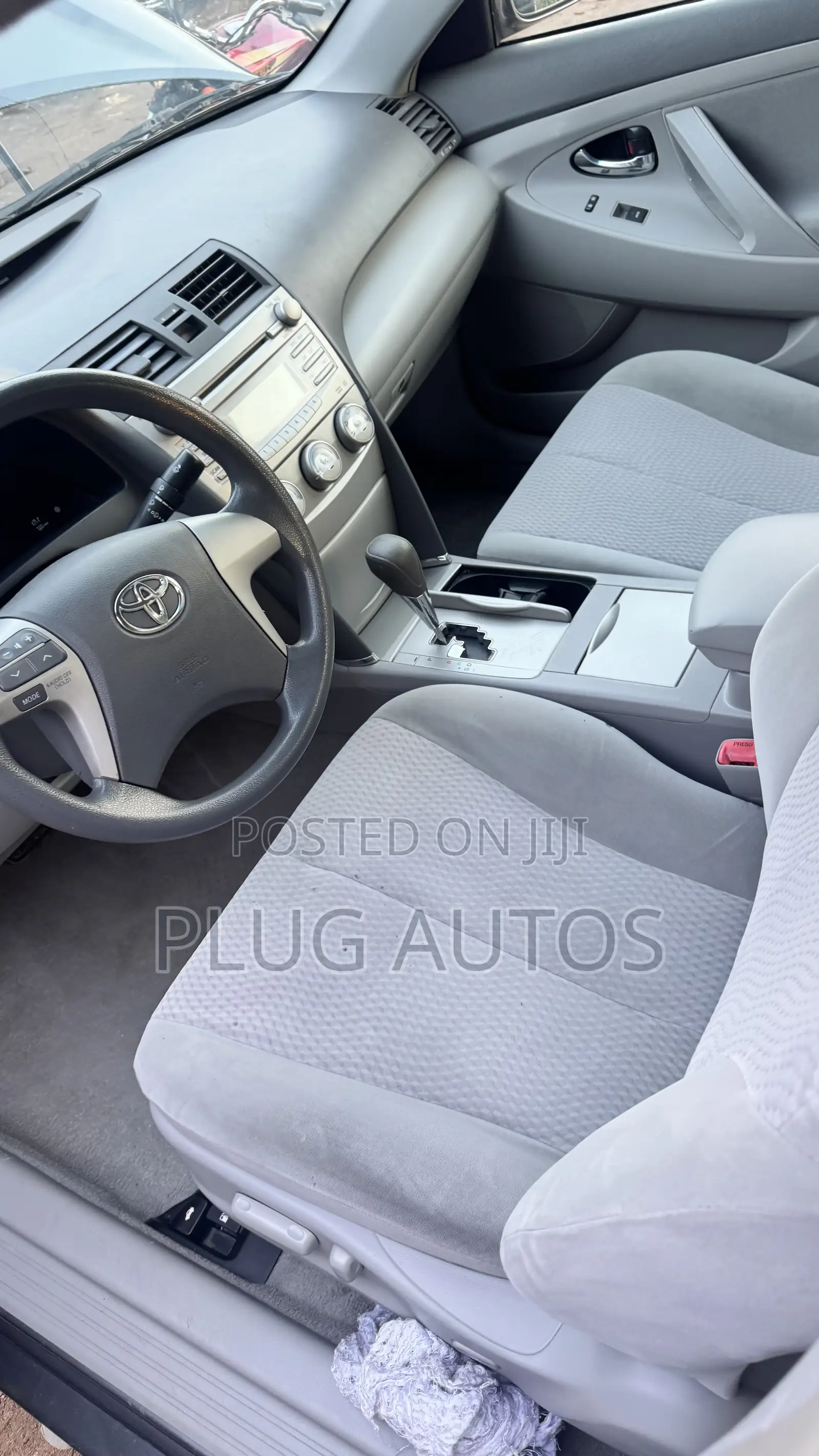 Toyota Camry LE 4dr Sedan (2.5L 4cyl 6AM) 2010 Gray