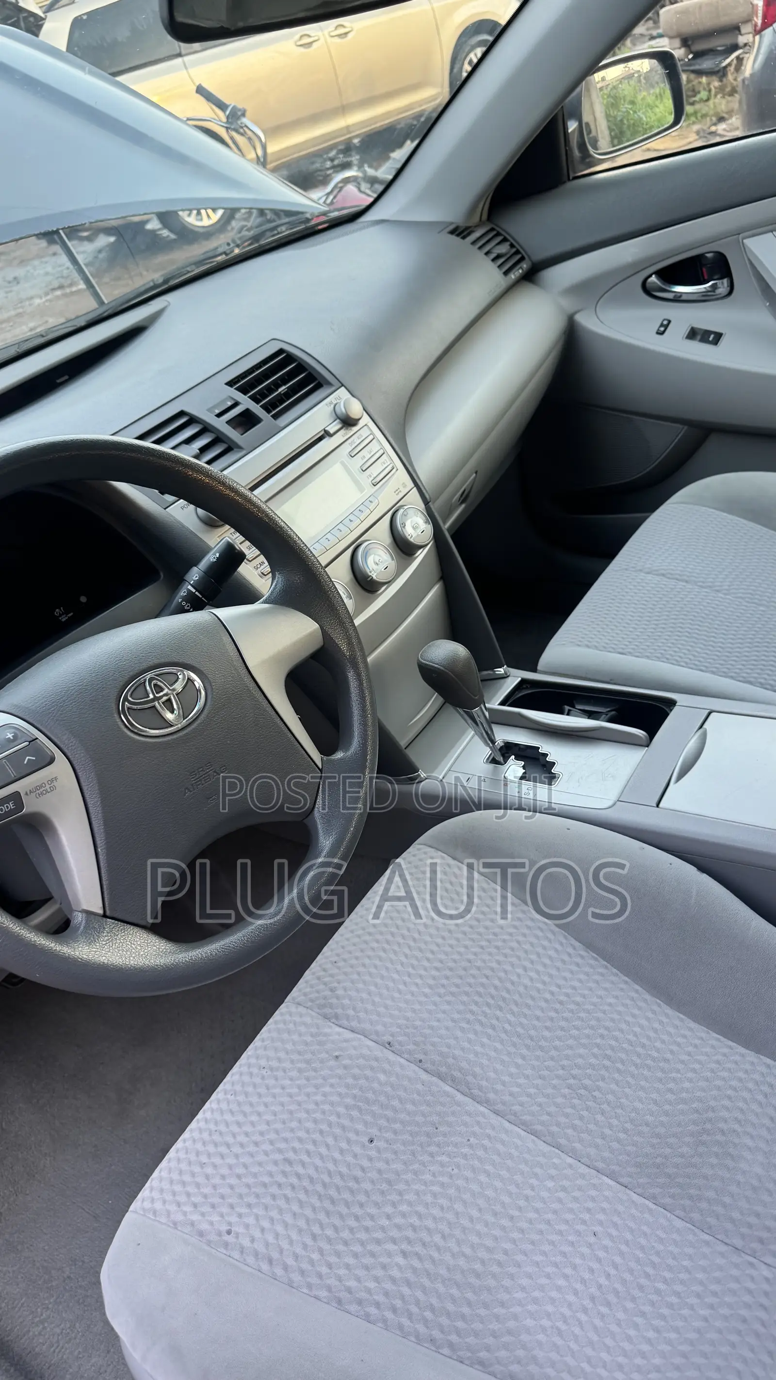 Toyota Camry LE 4dr Sedan (2.5L 4cyl 6AM) 2010 Gray