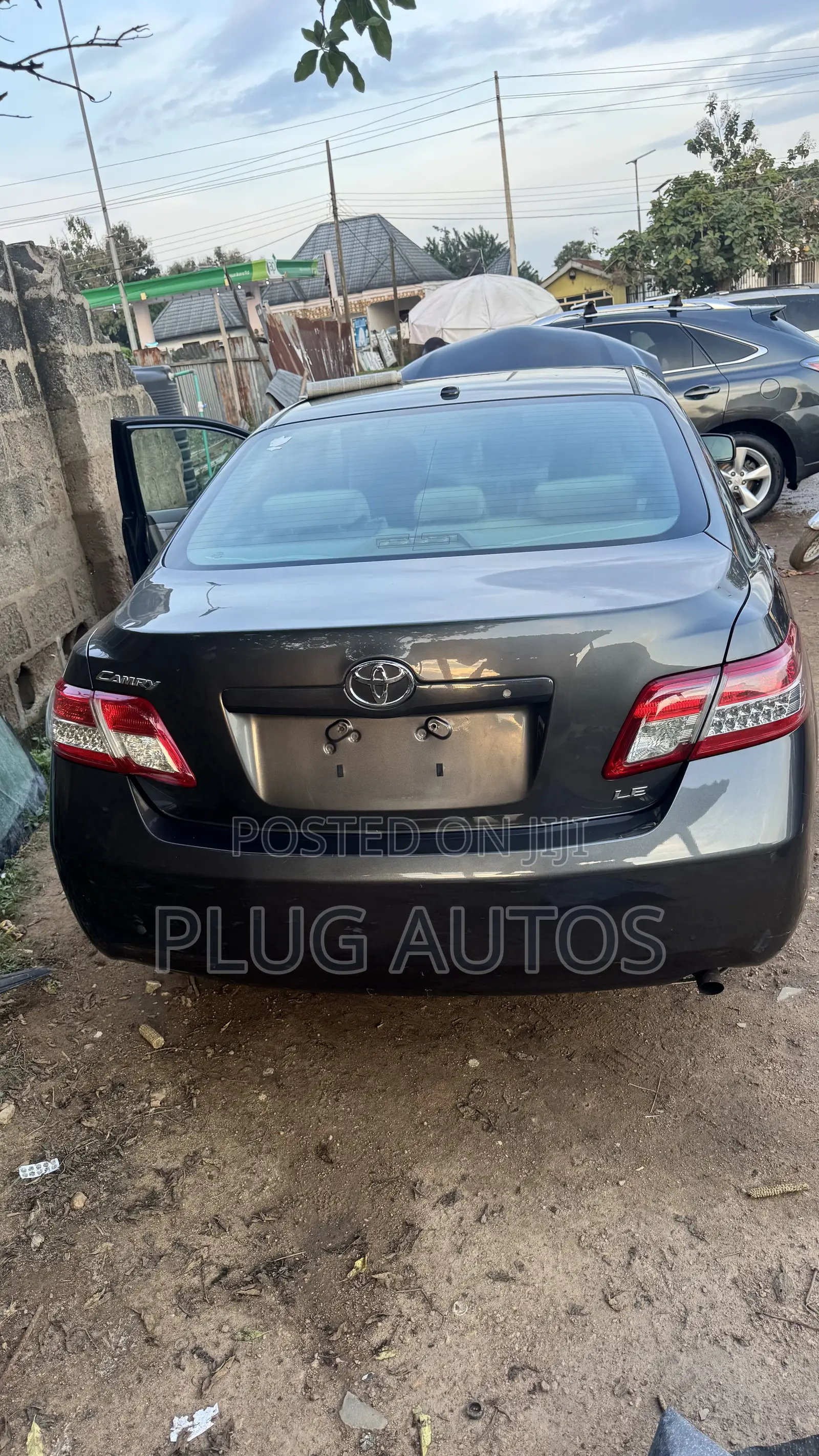 Toyota Camry LE 4dr Sedan (2.5L 4cyl 6AM) 2010 Gray
