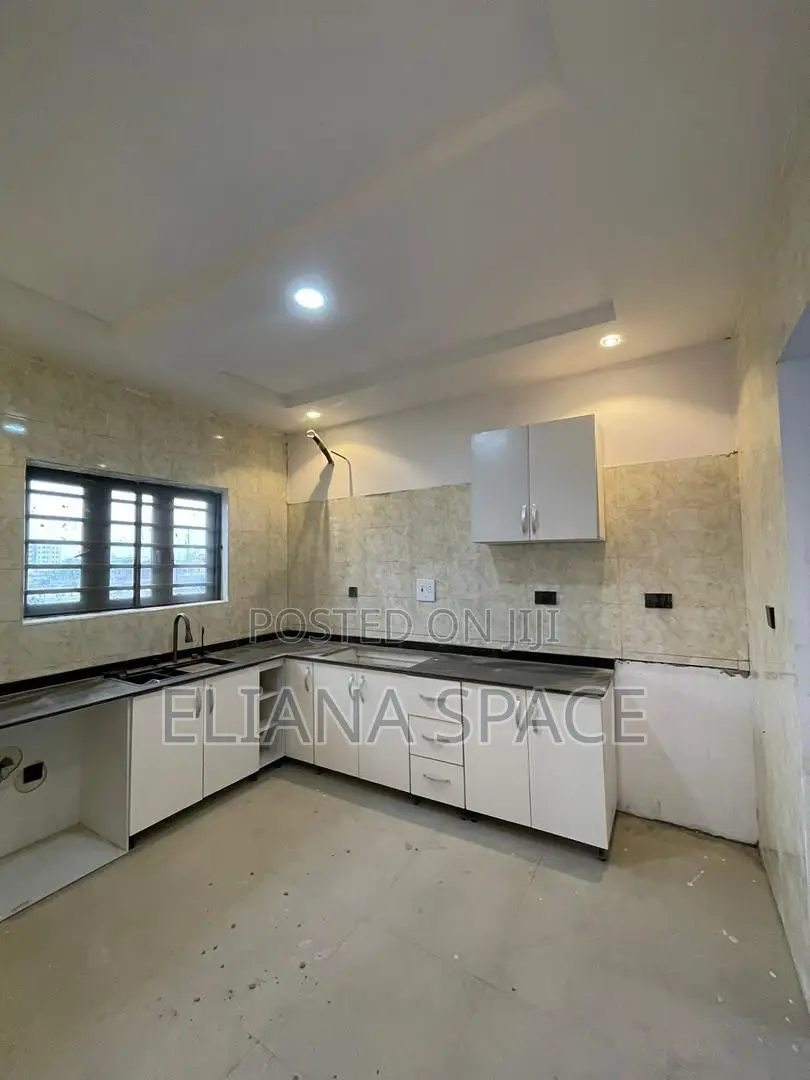 3bdrm Apartment in Allen Avenue, Ikeja for sale