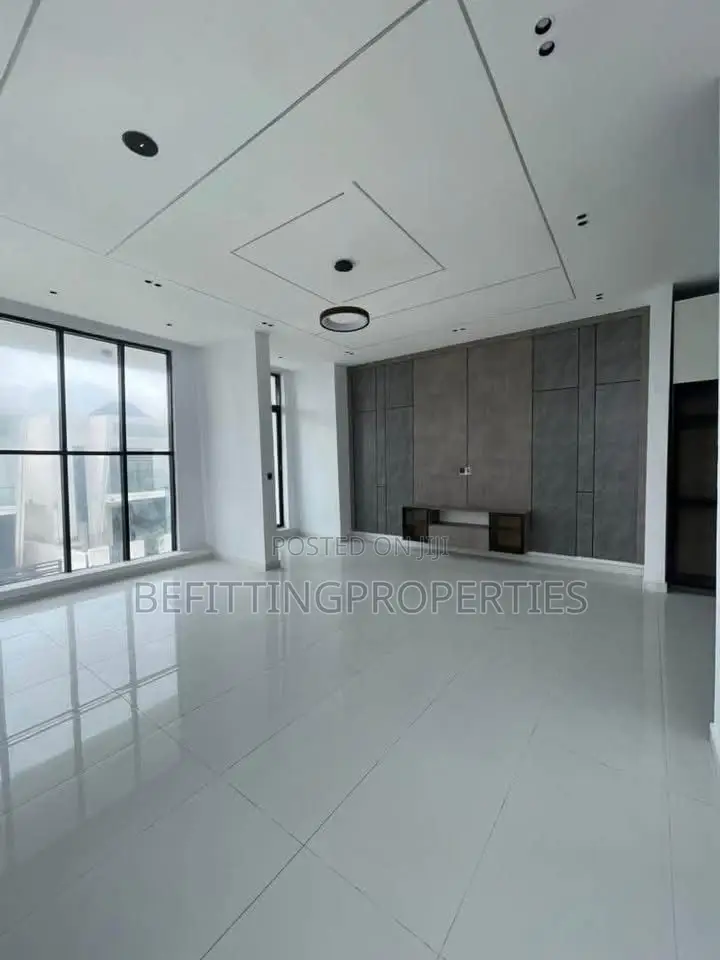 4bdrm Duplex in Lekki for sale