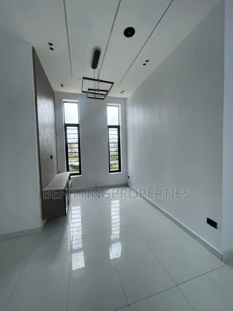 4bdrm Duplex in Lekki for sale