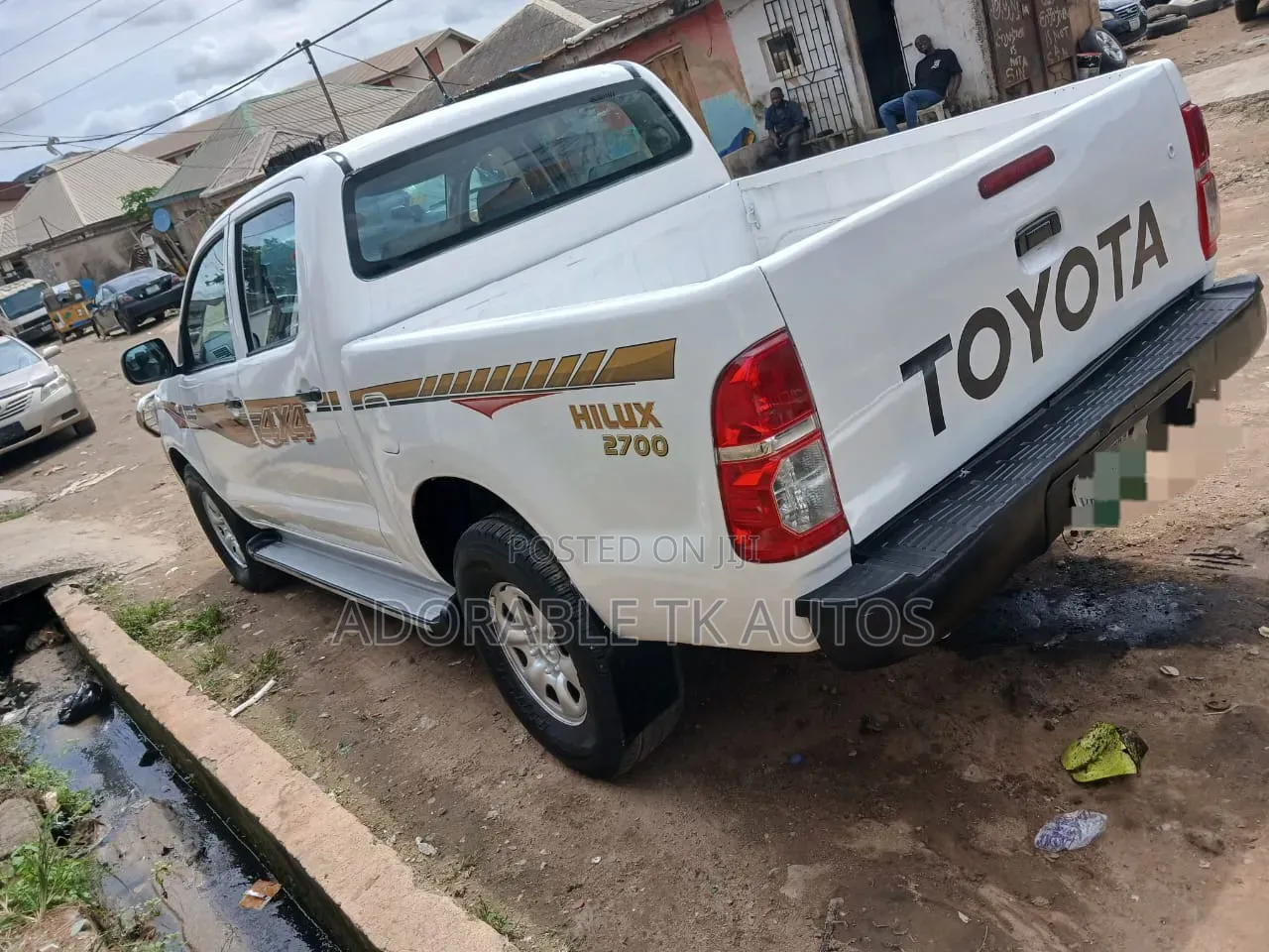 Toyota Hilux 2.5 D-4D 4X4 SRX 2010 White