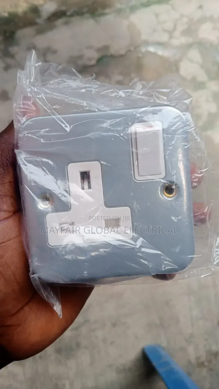 Standard 13A Metal Clad Single Switched Wall Socket
