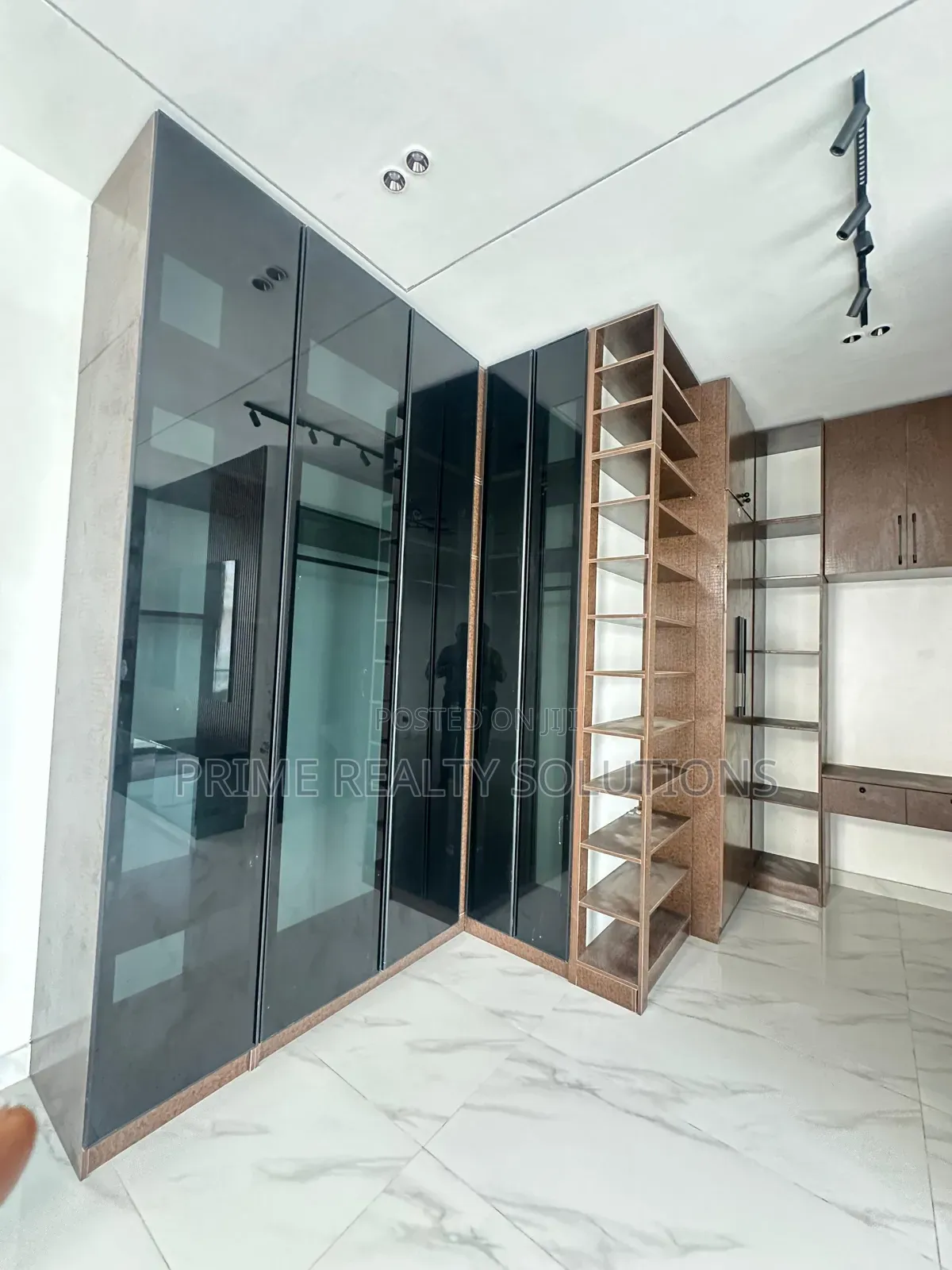 Furnished 4bdrm Duplex in Lekki Phase 1 for sale