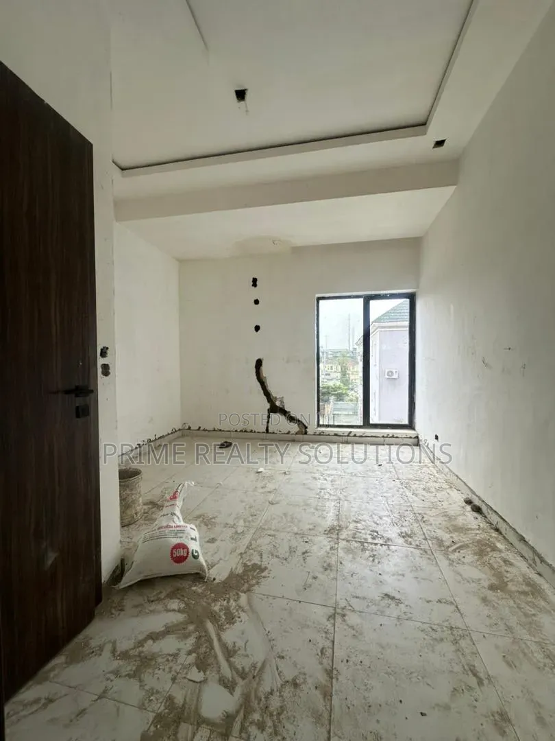 Furnished 2bdrm Apartment in Lekki Phase 1 for sale