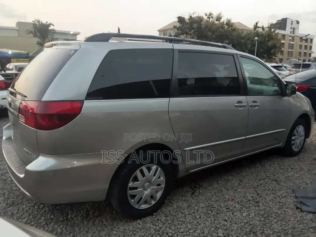 Toyota Sienna 2005 Silver