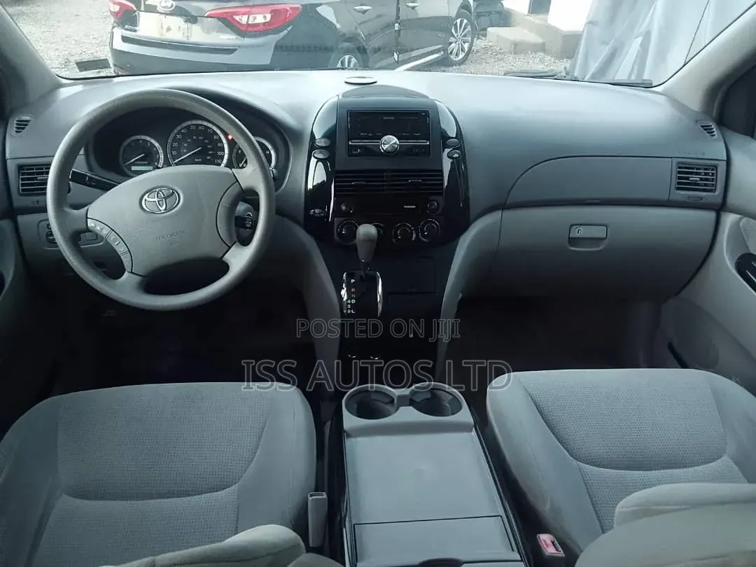Toyota Sienna 2005 Silver