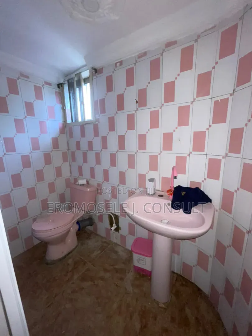 5bdrm Duplex in Ogudu Gra for rent