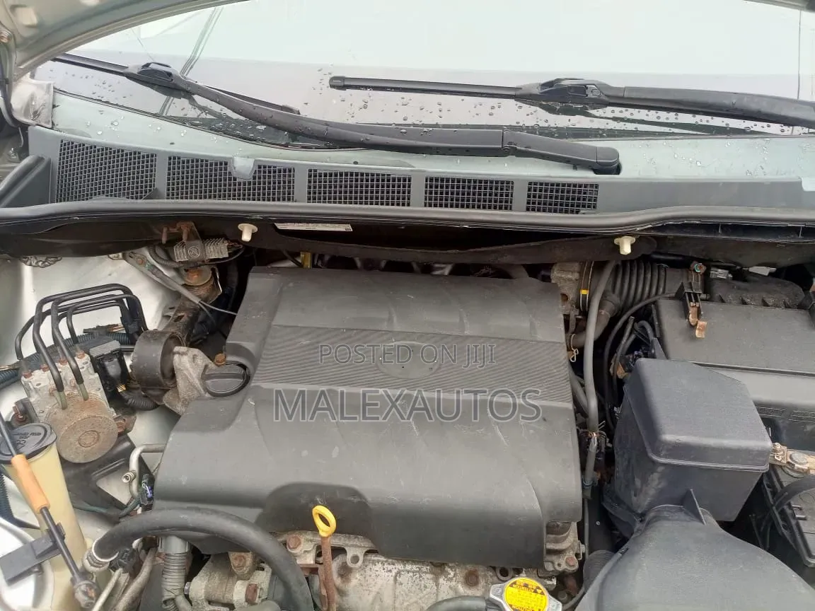 Toyota Sienna LE AWD 7-Passenger 2013 Gray