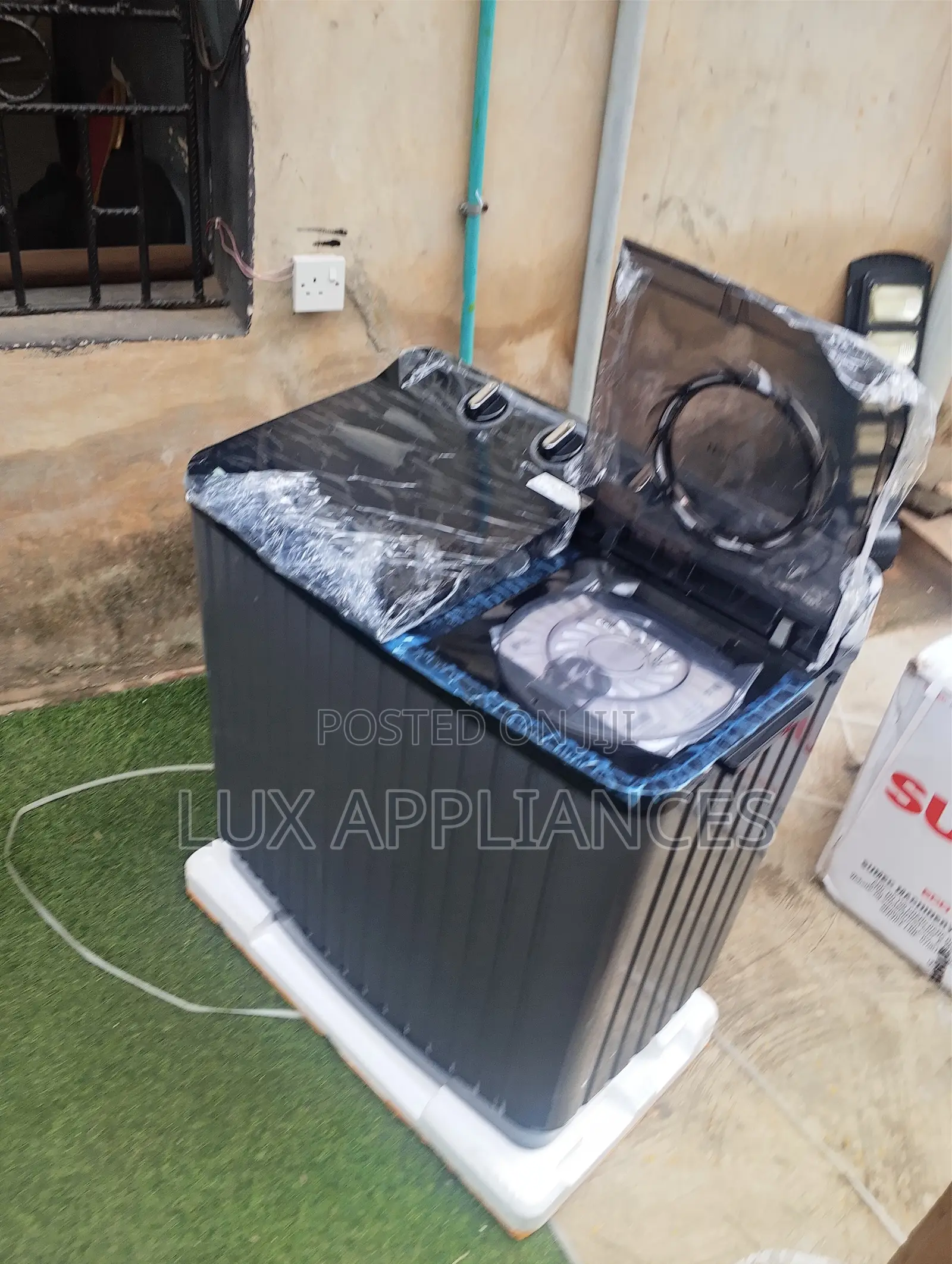 LG P800R3AGNC Twin Tub 8kg Semi Automatic Top Load Washer