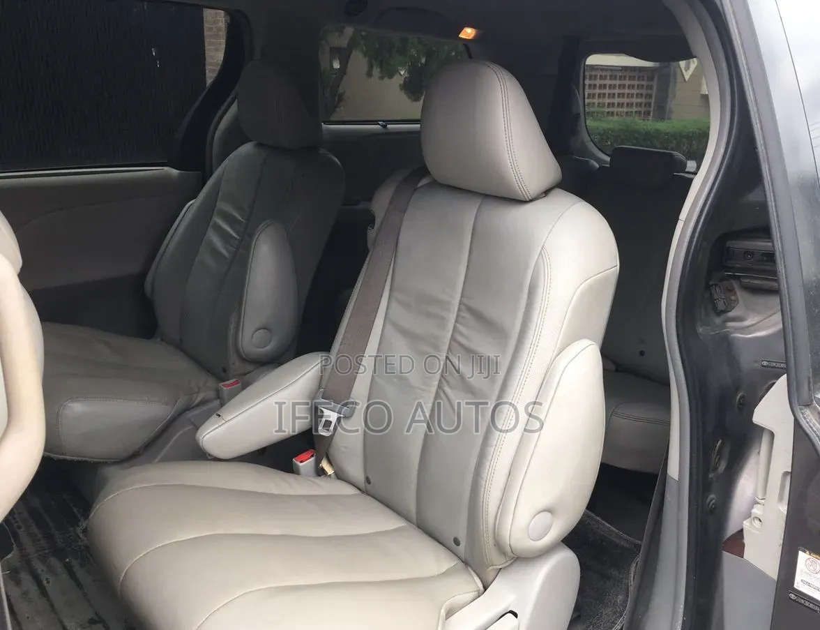 Toyota Sienna XLE 7 Passenger 2010 Gray