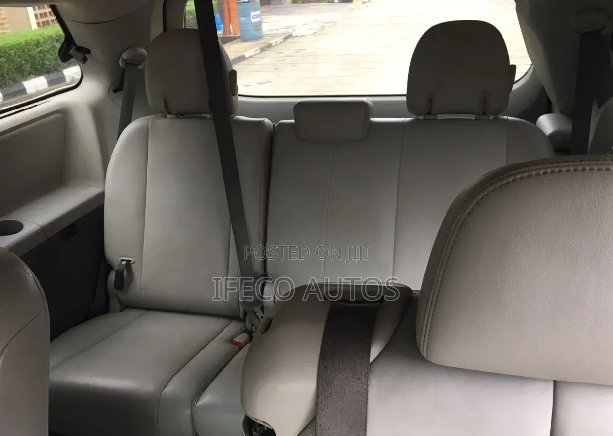 Toyota Sienna XLE 7 Passenger 2010 Gray