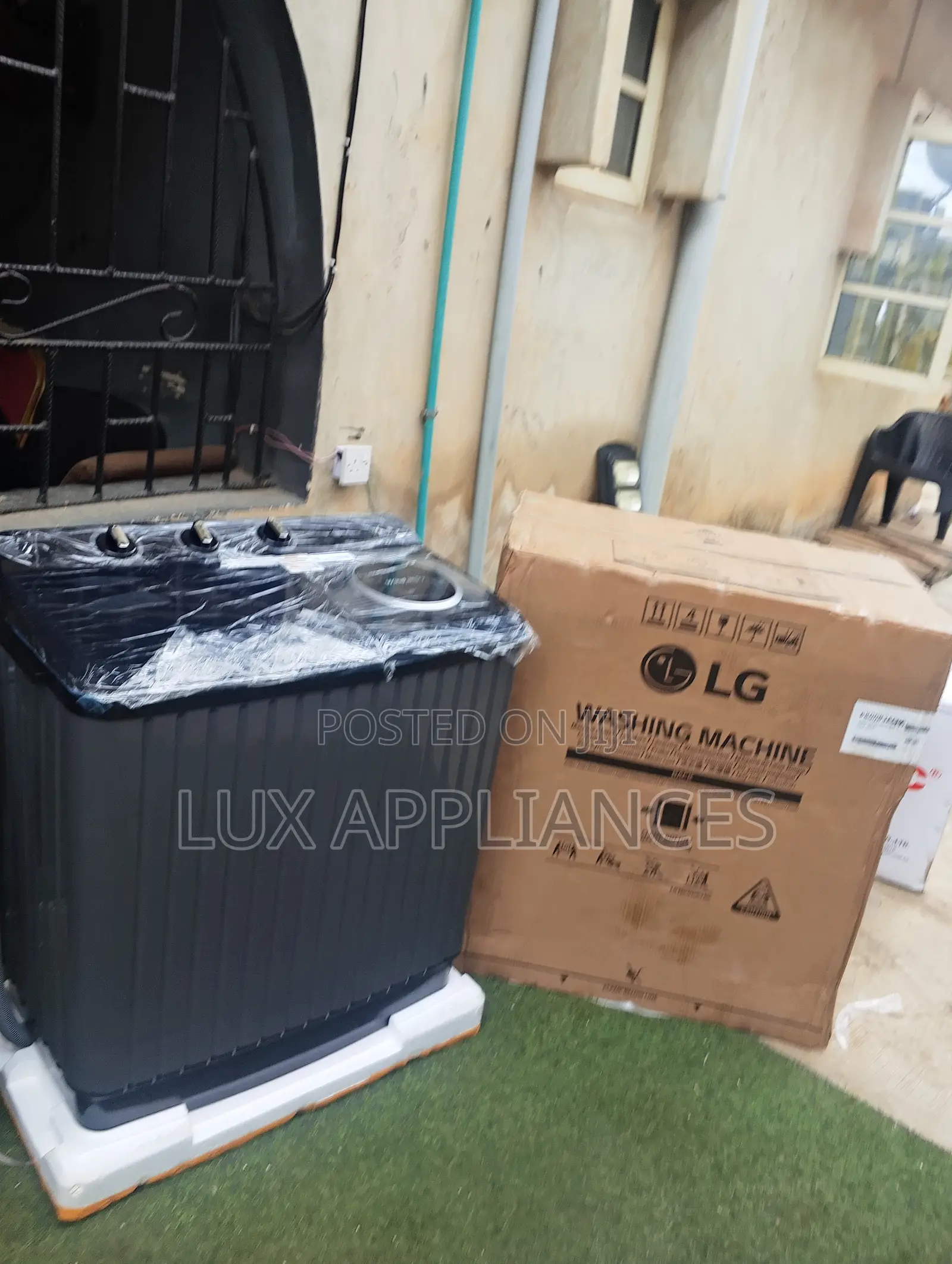 LG 8kg Semi Automatic Twin Tub Washer and Spinner