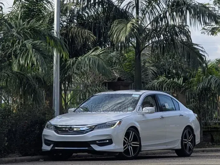 Honda Accord Touring 4dr Sedan FWD (3.5L 6cyl 6A) 2016 White