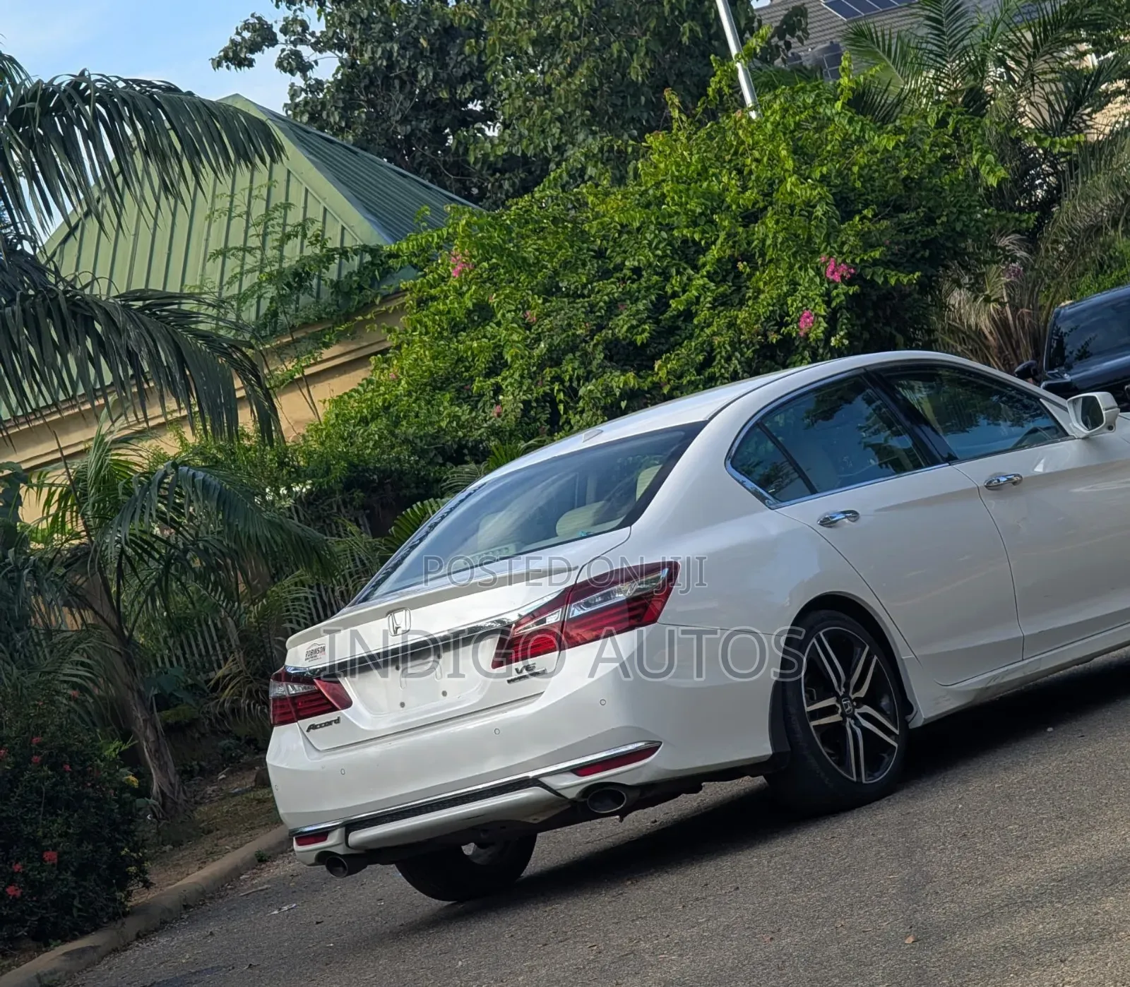 Honda Accord Touring 4dr Sedan FWD (3.5L 6cyl 6A) 2016 White