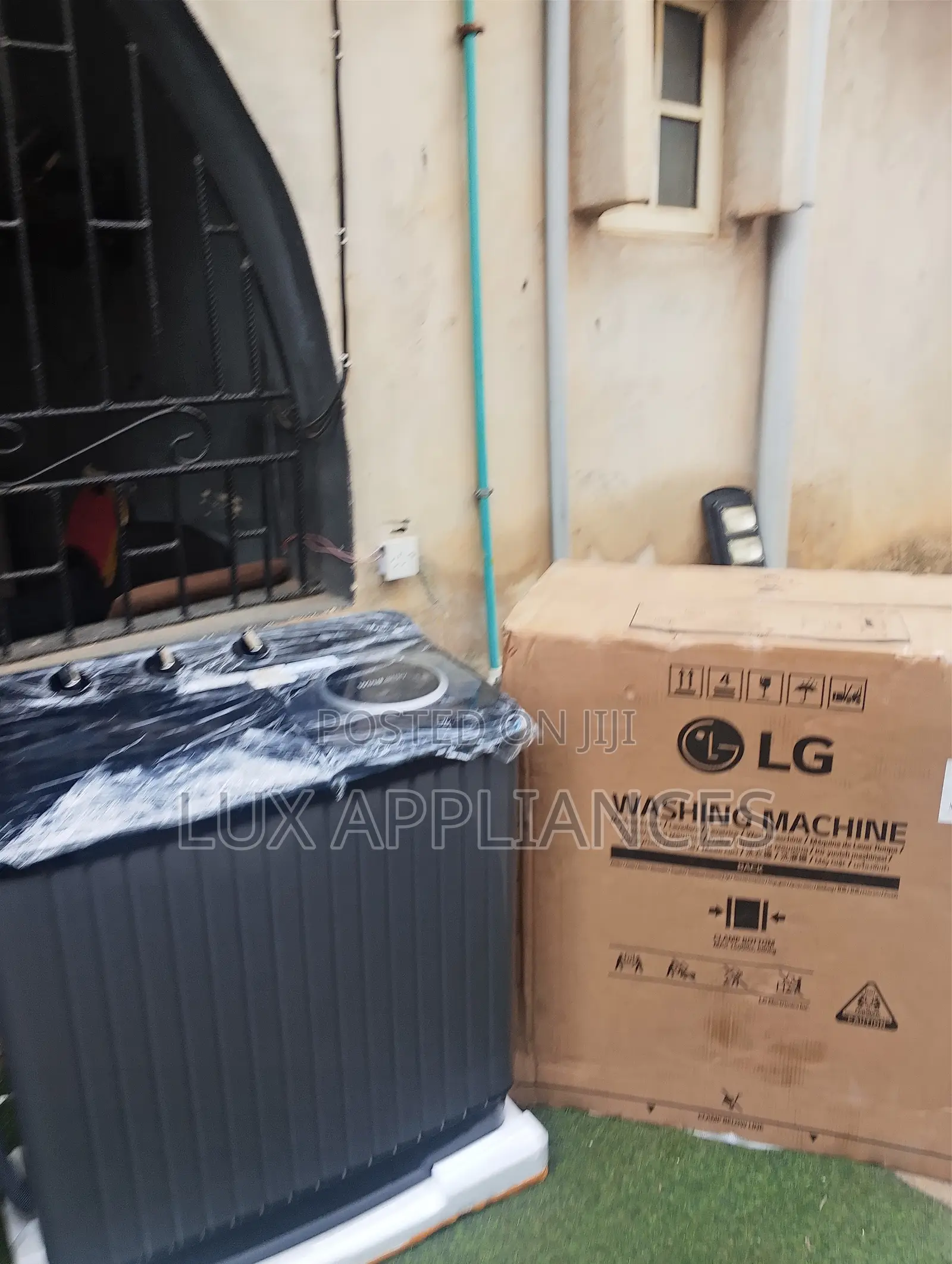 LG 8kg Twin Tub Semi Automatic Washer for Family Laundry