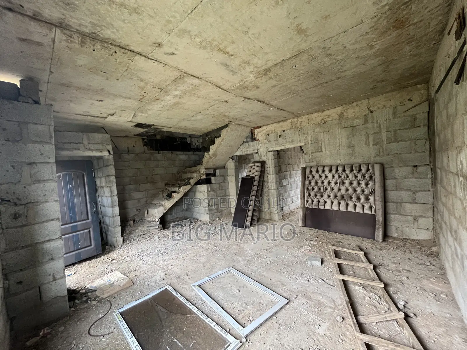 4bdrm Duplex in Brains And Hammers, Life Camp for sale