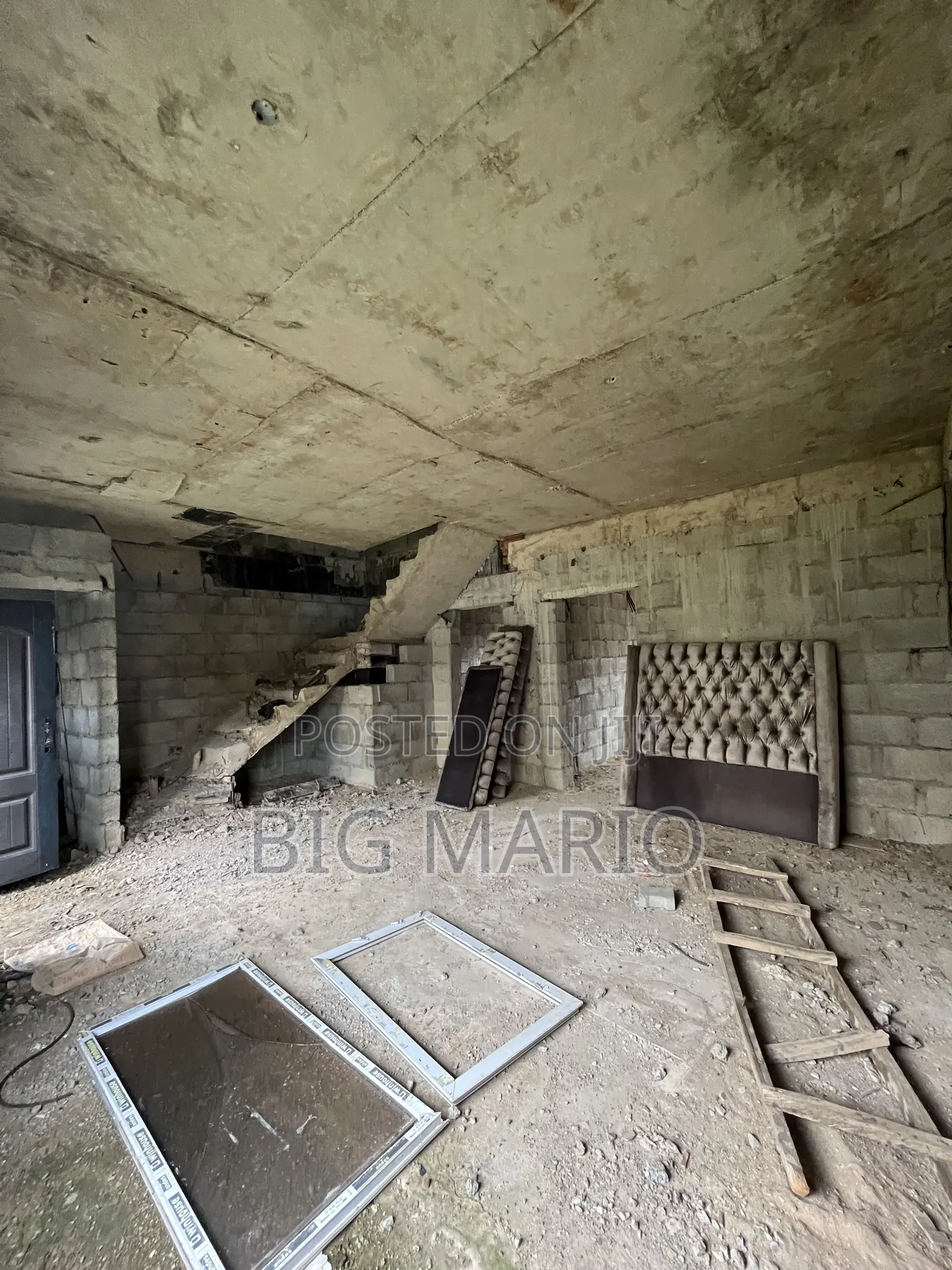 4bdrm Duplex in Brains And Hammers, Life Camp for sale