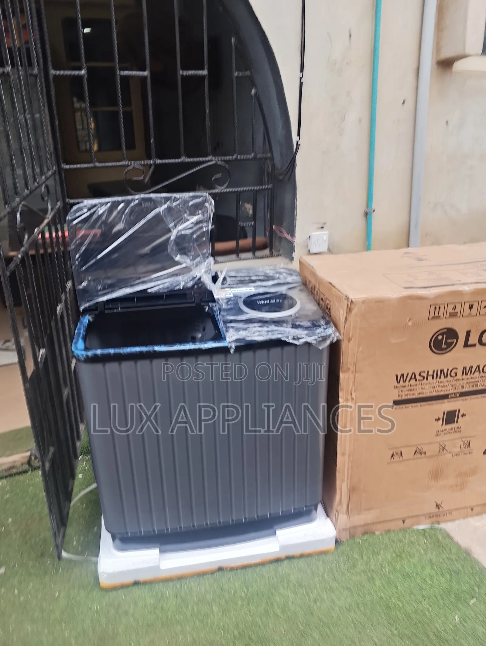 LG 8kg Twin Tub Top Load Washing Machine With Spin Function