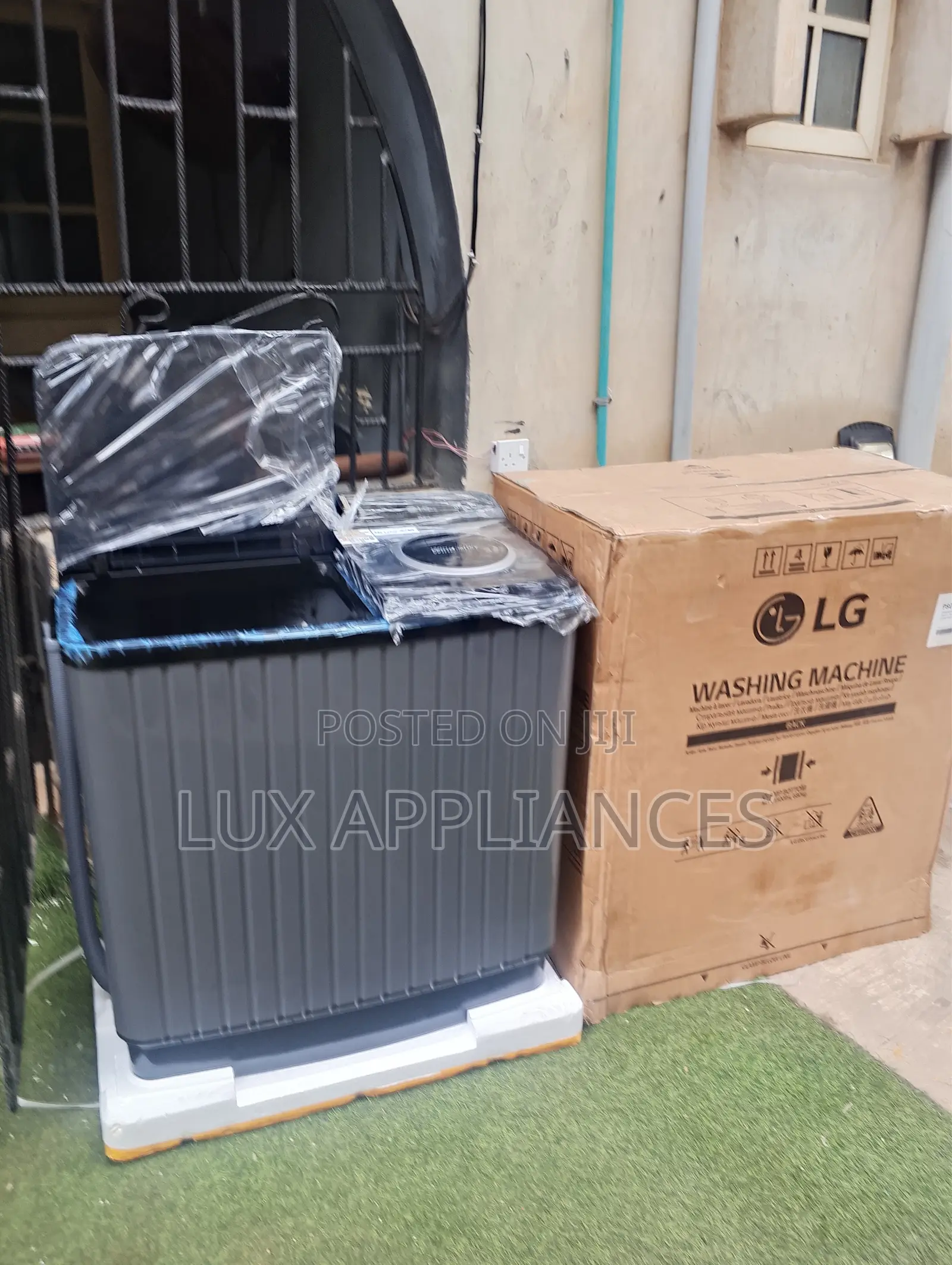 LG P800R3AGNC 8kg Semi Automatic Washer With Twin Tubs