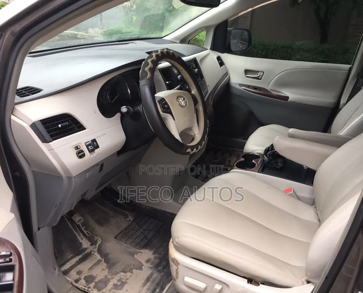 Toyota Sienna XLE 7 Passenger 2010 Gray