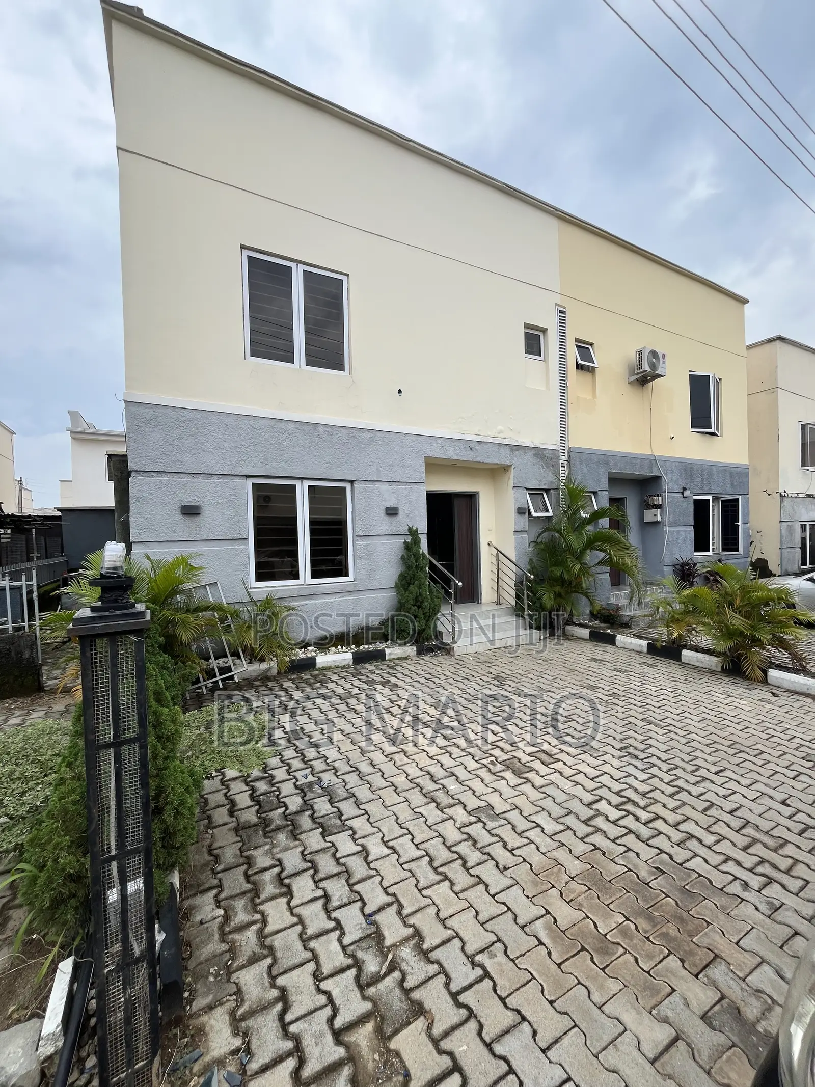 4bdrm Duplex in Brains And Hammers, Life Camp for sale