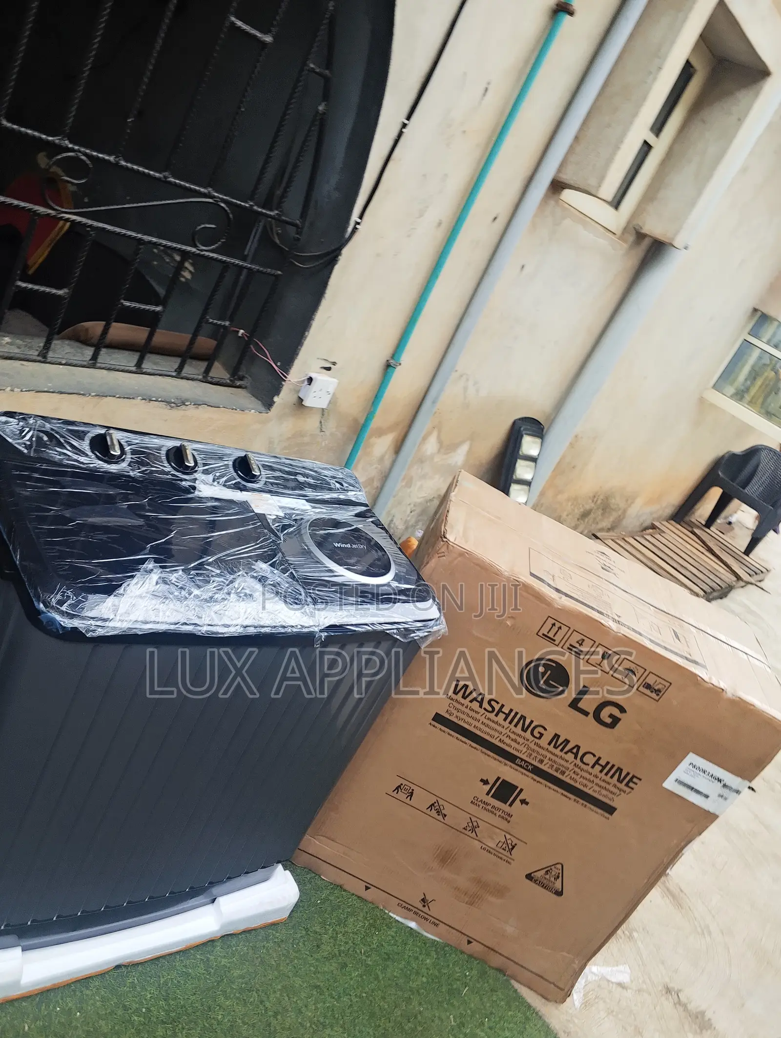 LG 8kg Twin Tub Washing Machine With Powerful Wash and Spin