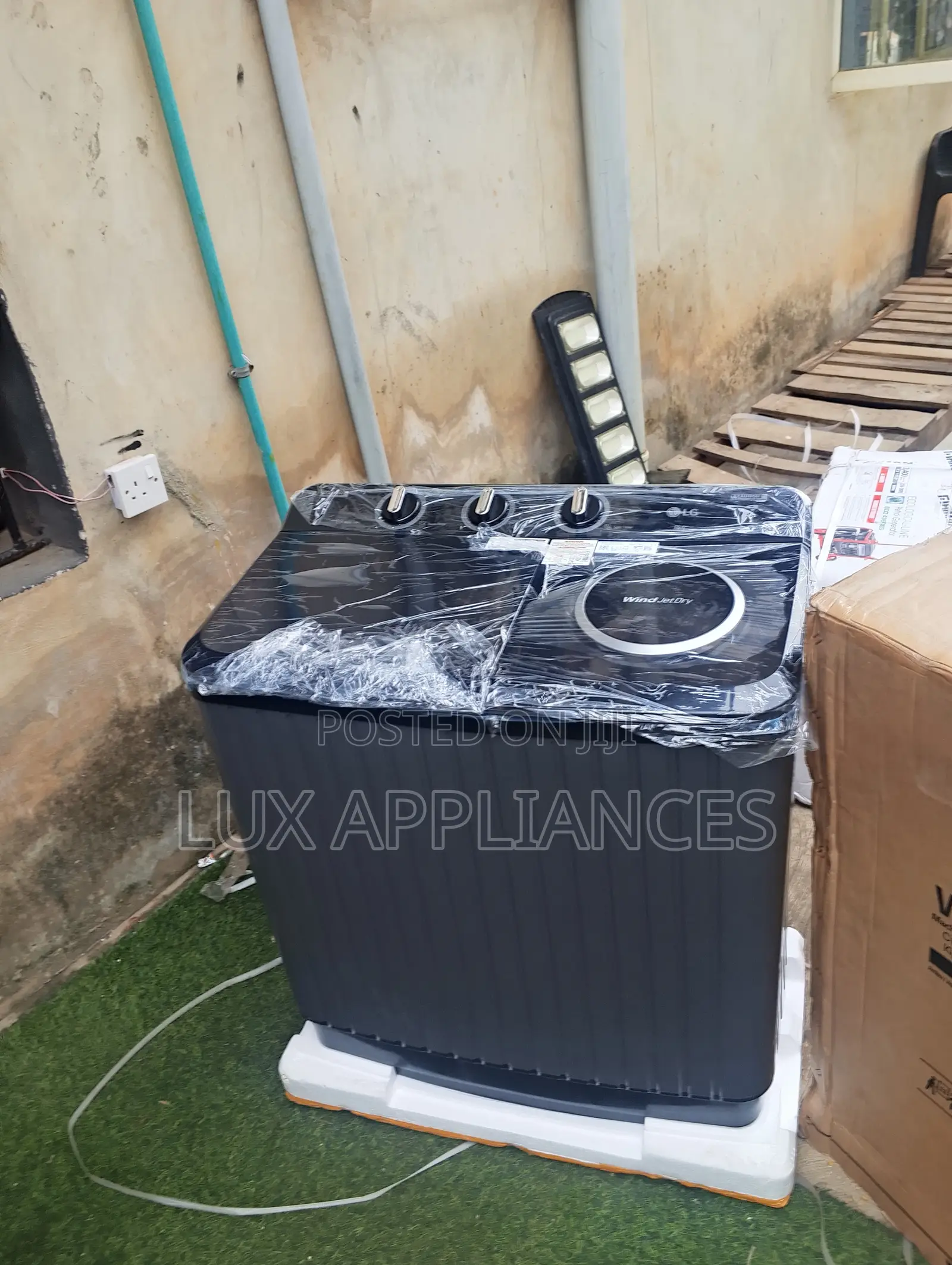 LG 8kg Semi Automatic Washing Machine With Twin Compartments