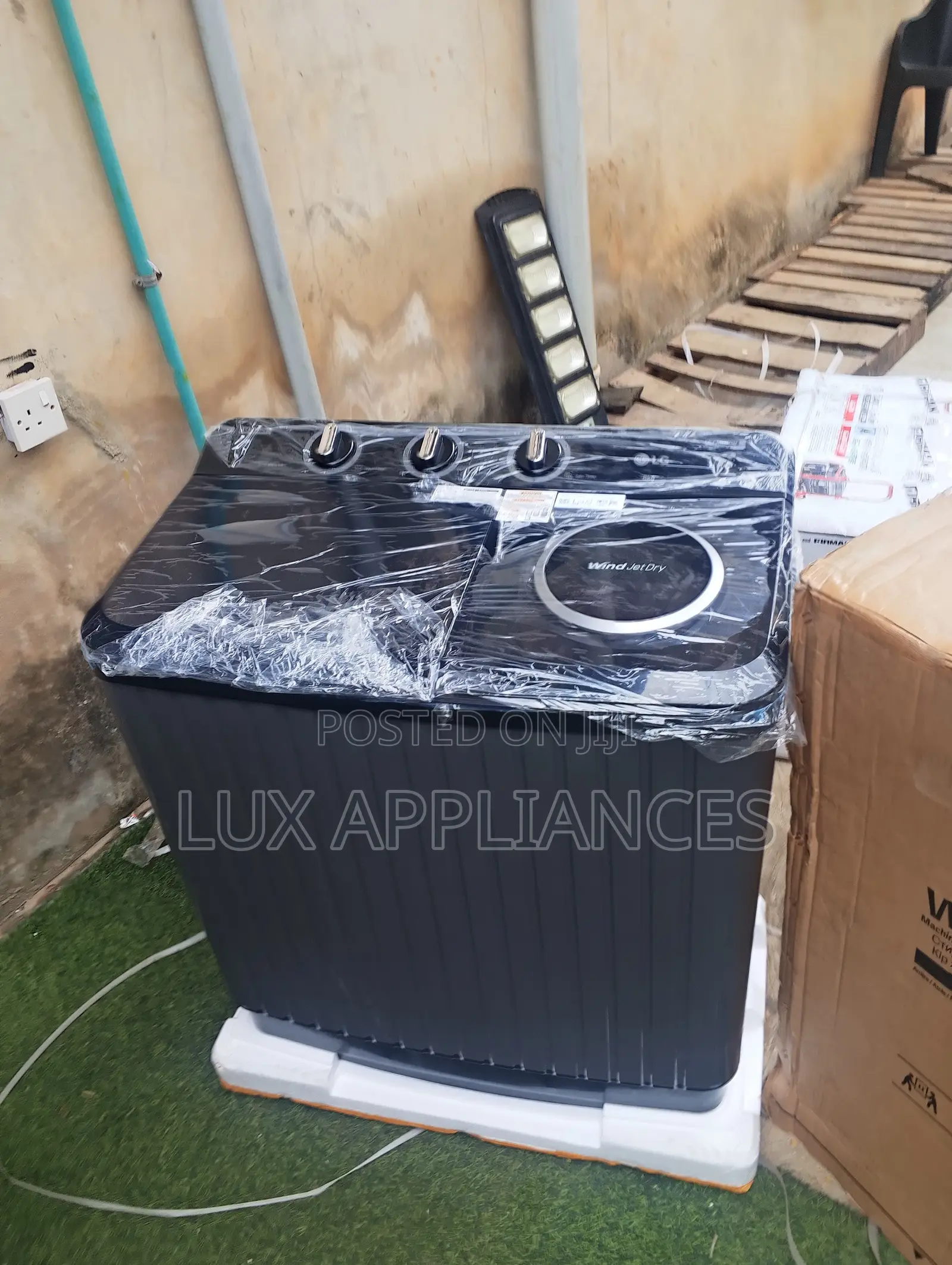 LG 8kg Semi Automatic Washing Machine With Twin Compartments