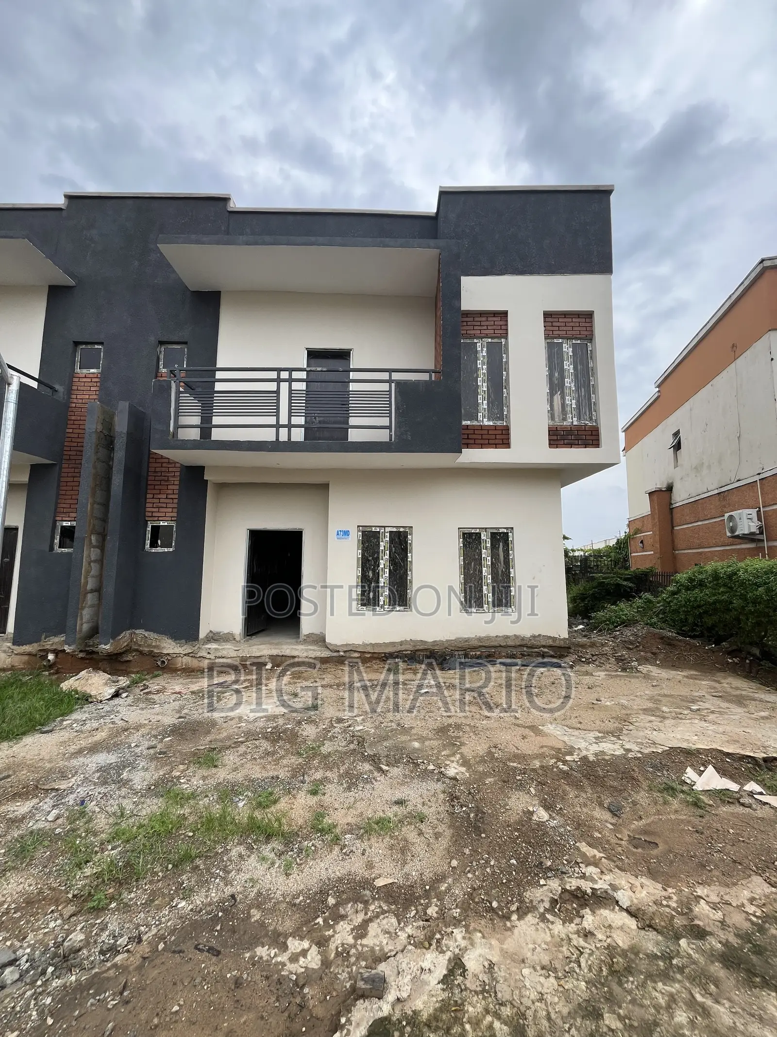 4bdrm Duplex in Brains And Hammers, Life Camp for sale