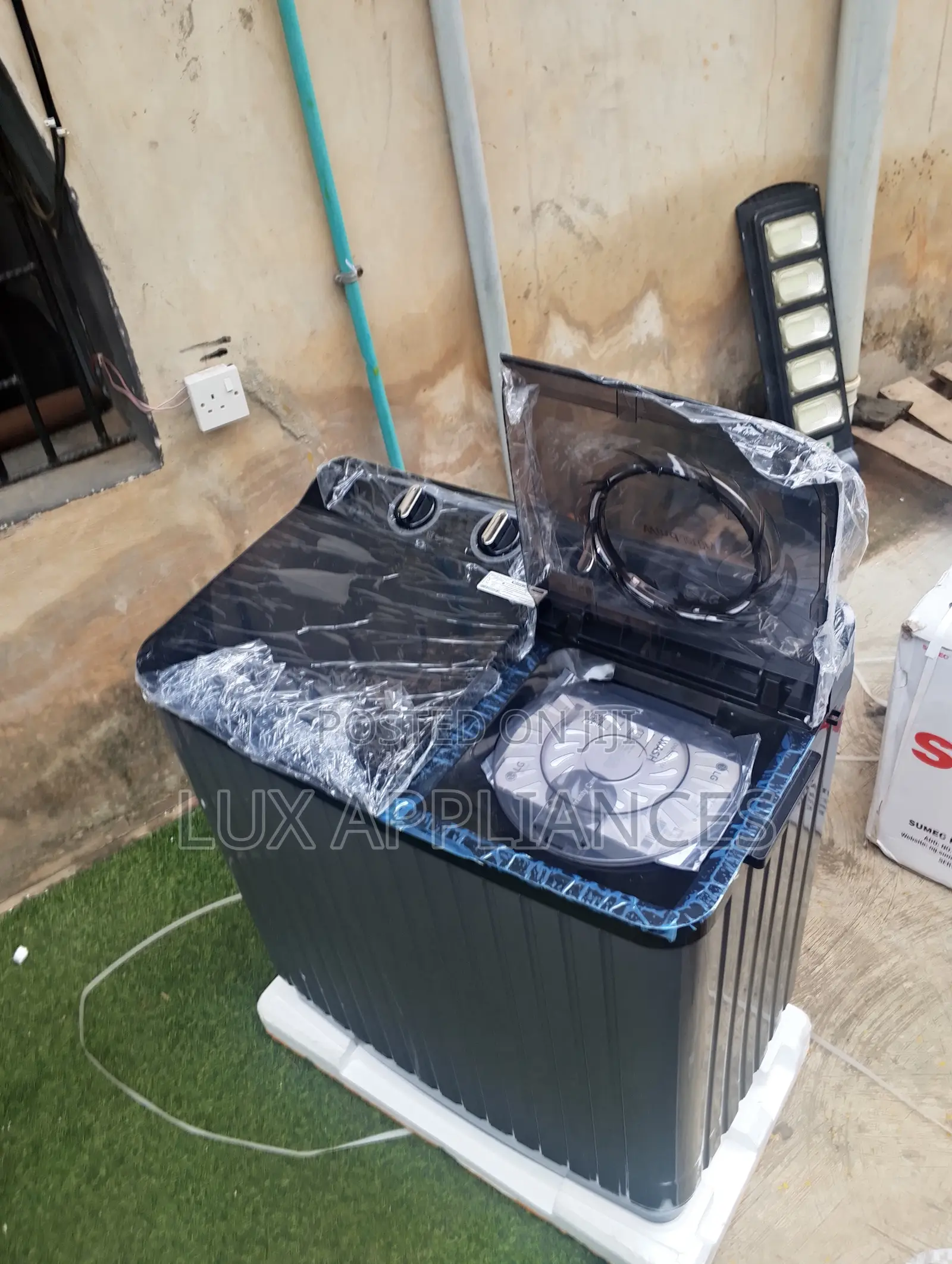 LG 8kg Twin Tub Semi-Automatic Washing Machine With Spin Dryer