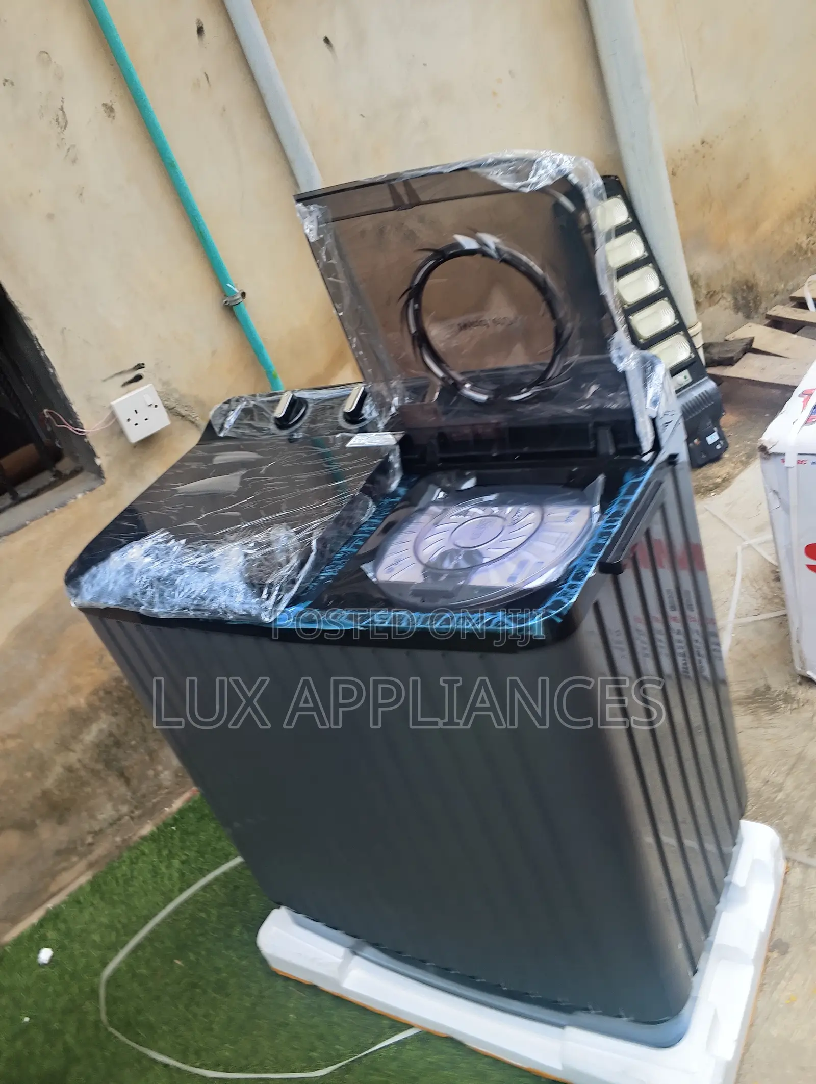 LG 8kg Twin Tub Semi-Automatic Washing Machine With Spin Dryer