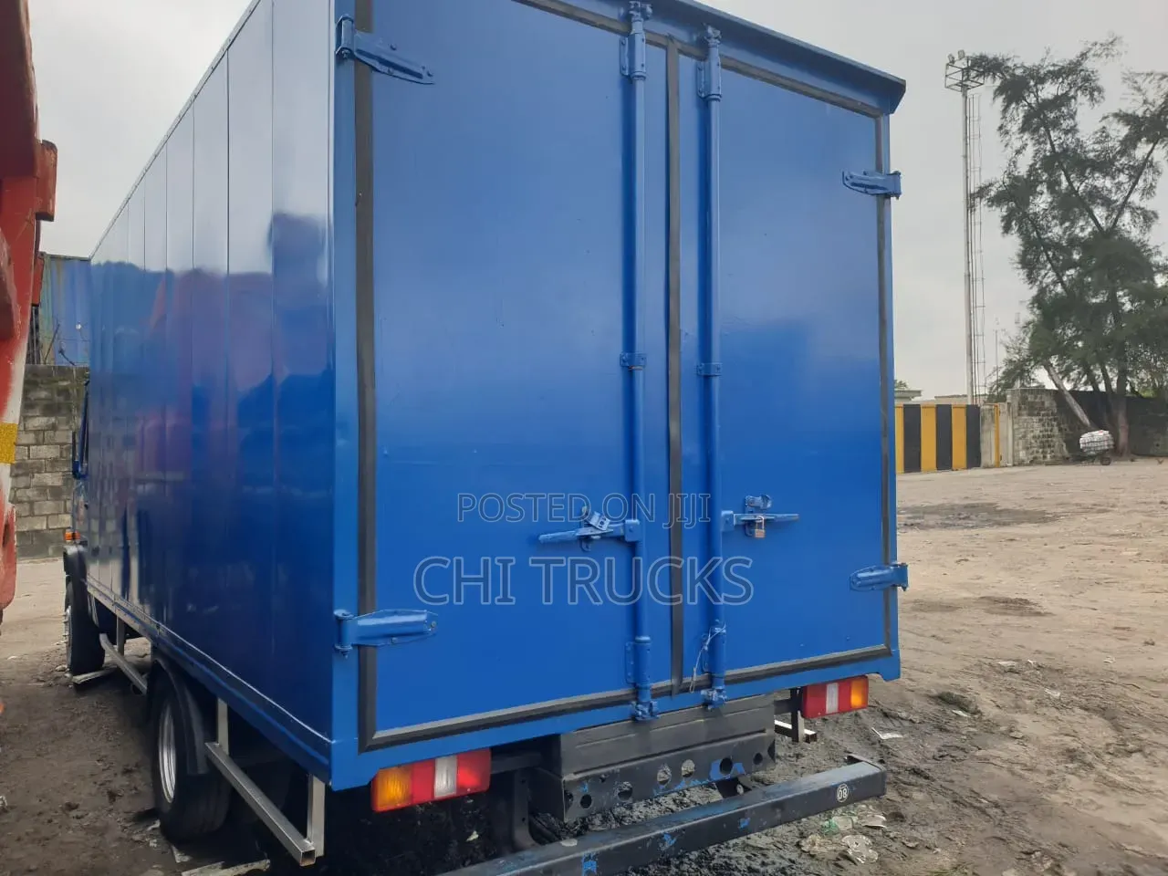 Mercedes Benz 609 Space Cargo Truck