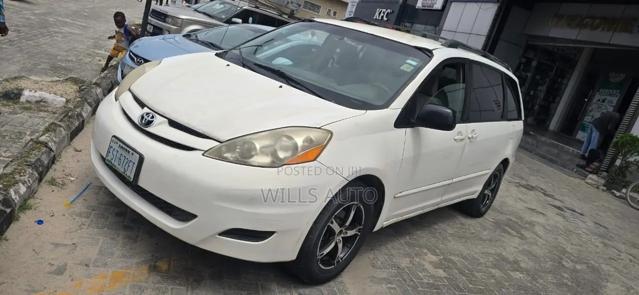 Toyota Sienna 2007 White