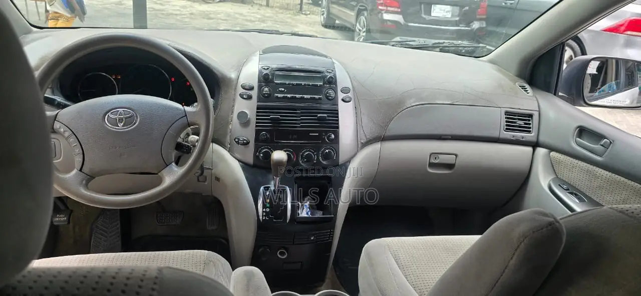 Toyota Sienna 2007 White
