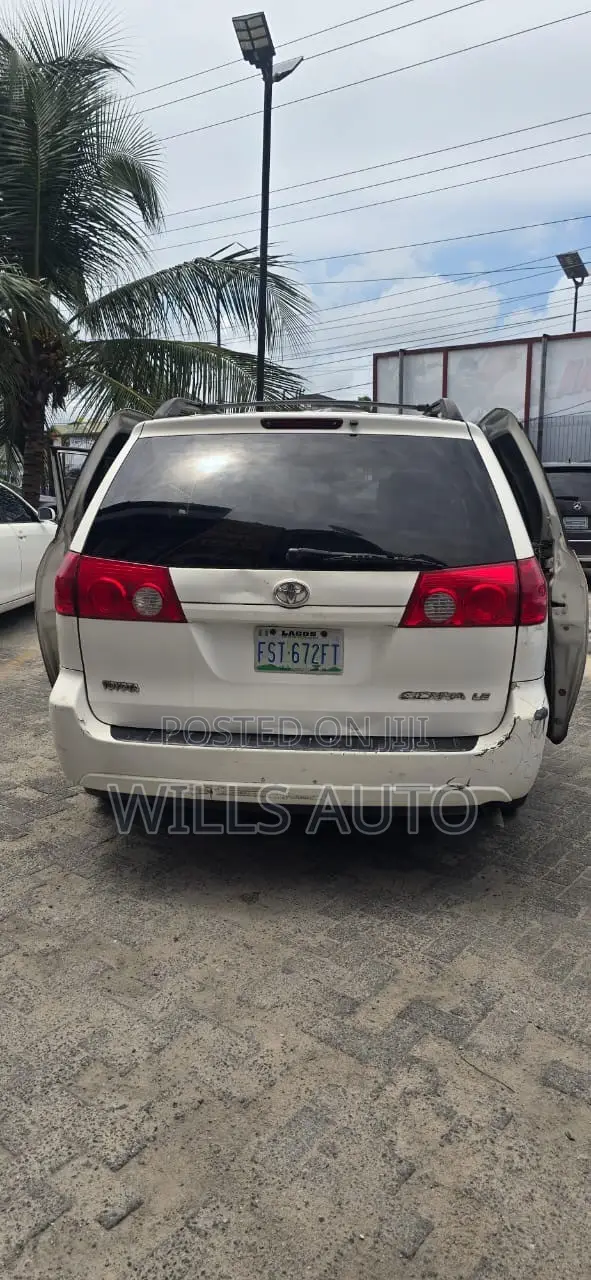 Toyota Sienna 2007 White