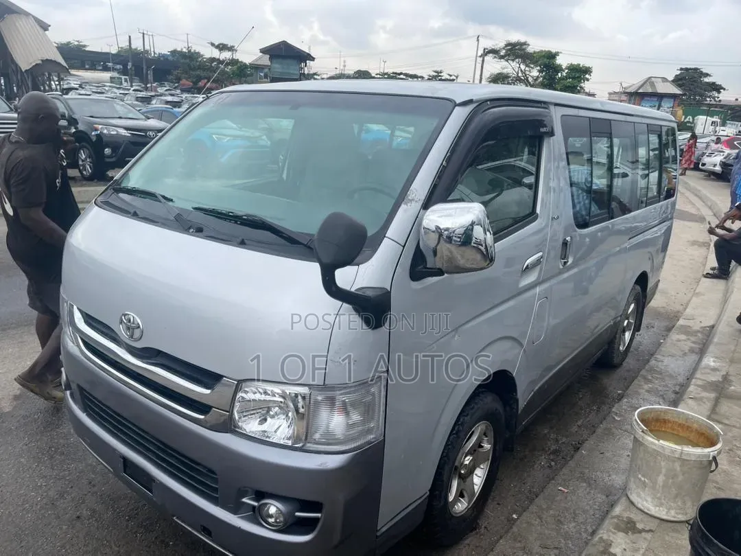 Toyota HiAce 2010 Silver