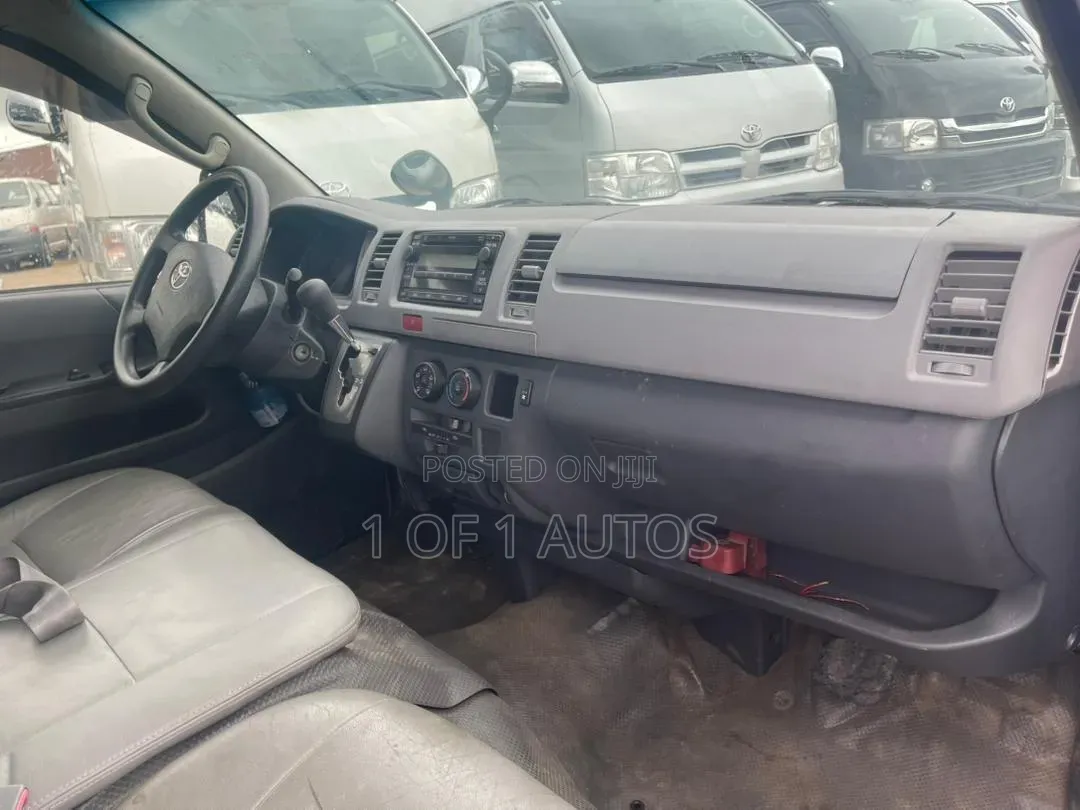 Toyota HiAce 2010 Silver