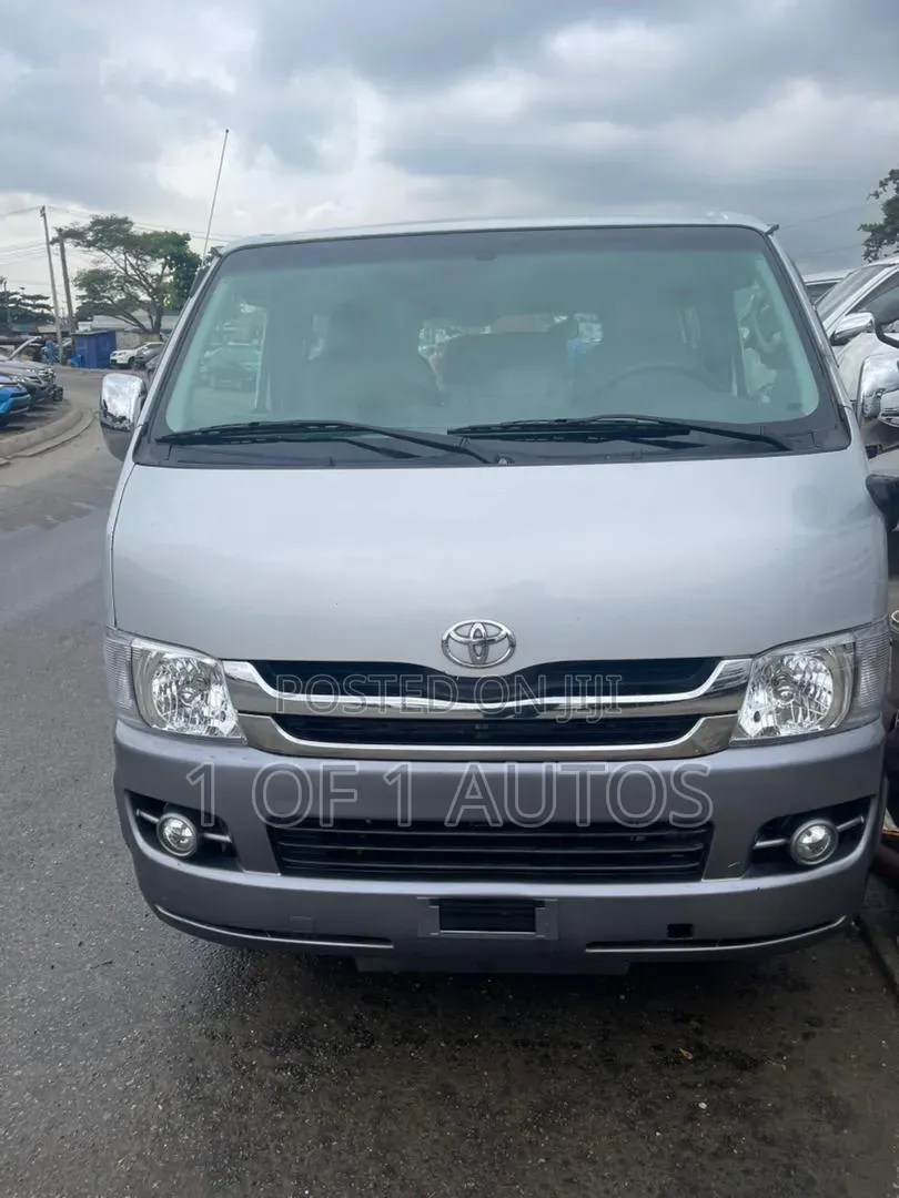 Toyota HiAce 2010 Silver