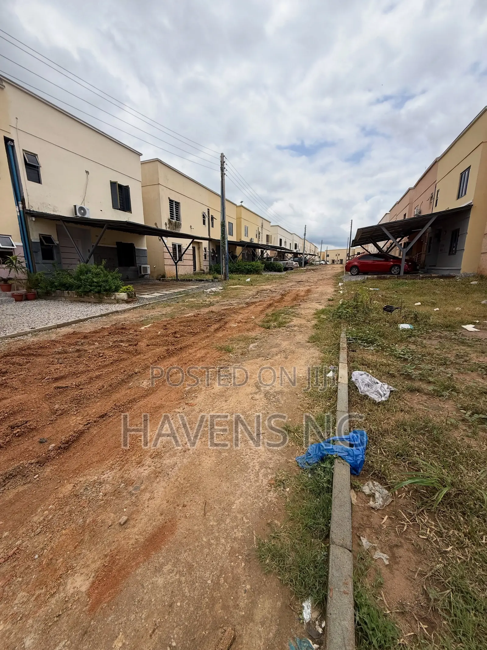 4bdrm Duplex in Life Camp for sale