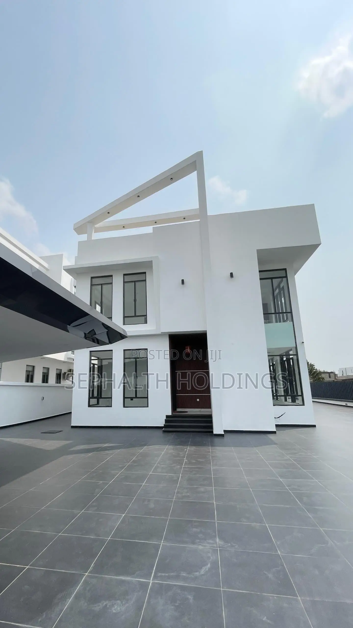 5bdrm Duplex in Osapa london for sale