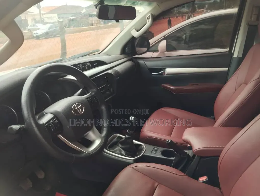 Toyota Hilux 2019 White
