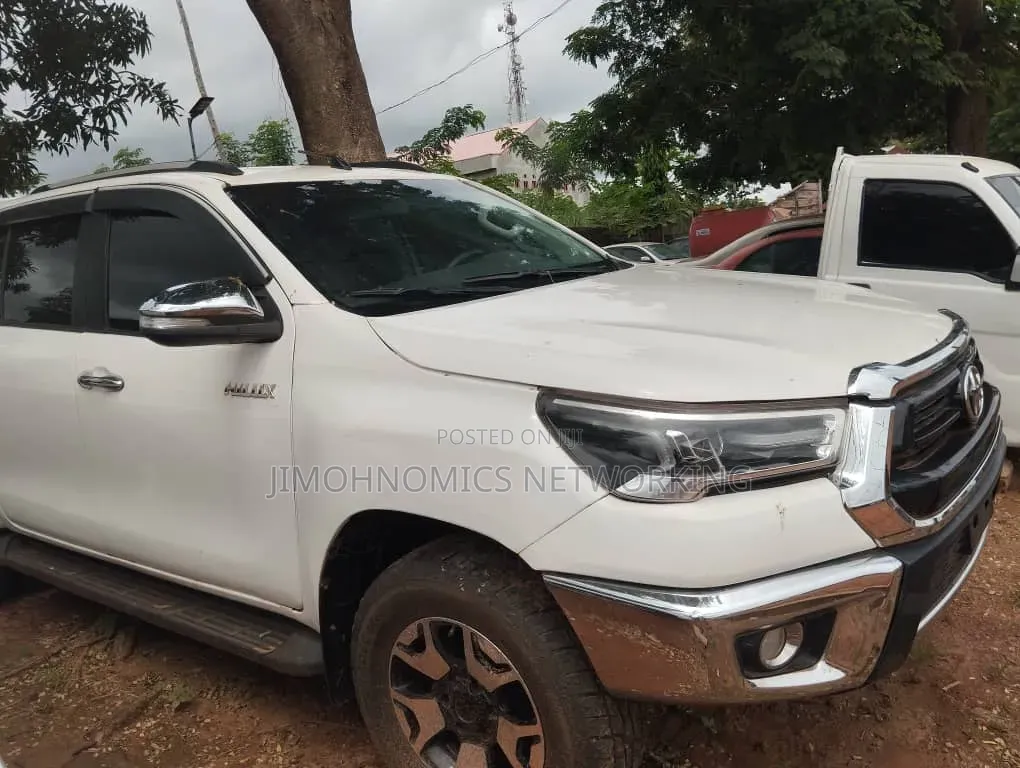 Toyota Hilux 2019 White