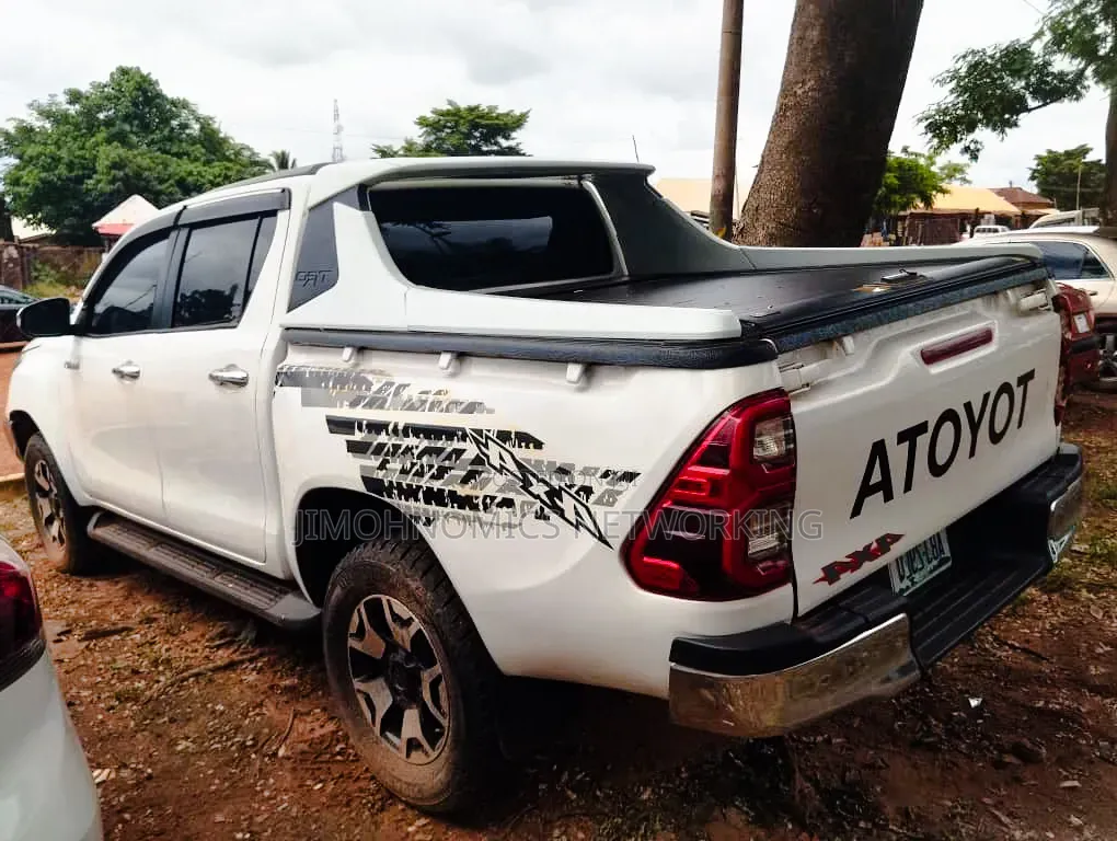Toyota Hilux 2019 White