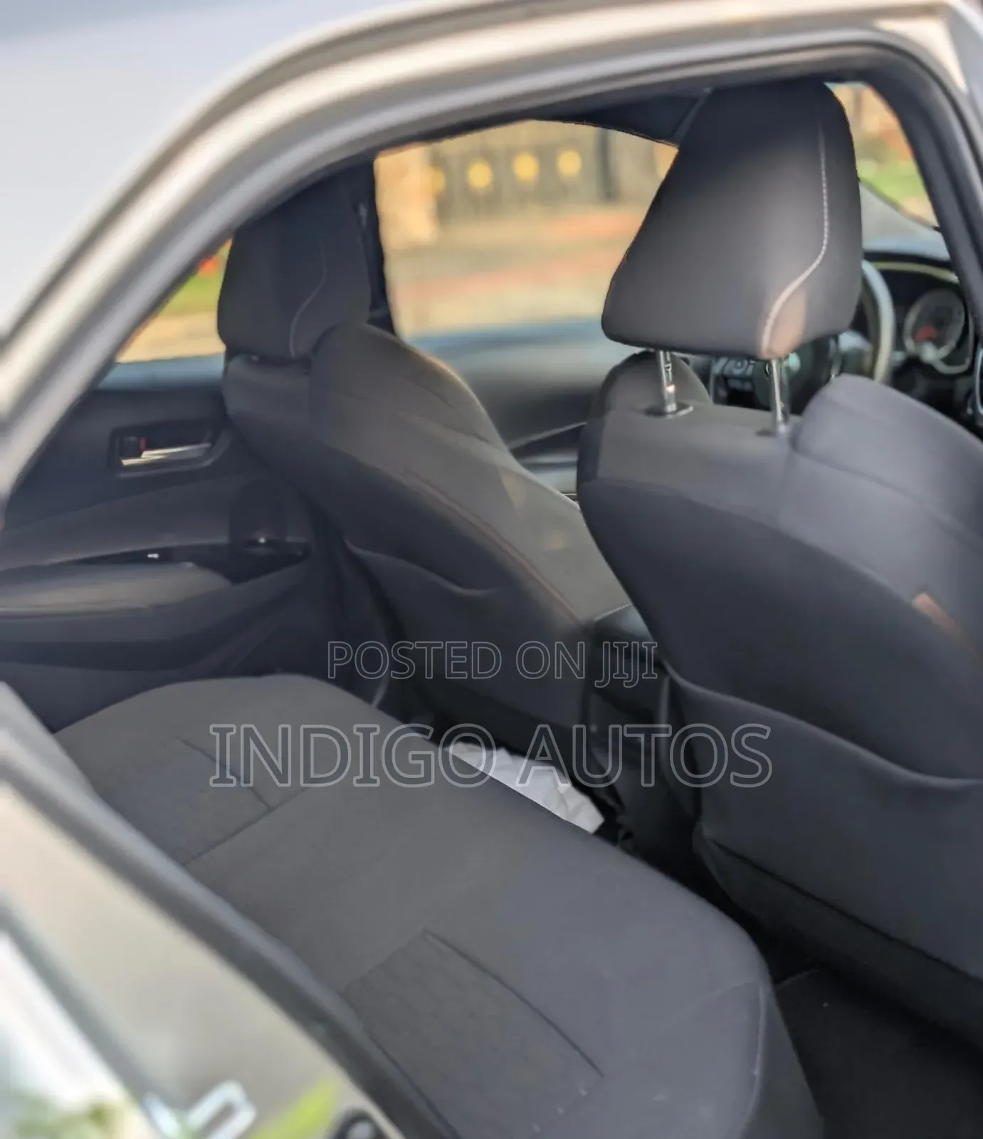 Toyota Corolla SE (1.8L 4cyl 2A) 2019 Silver