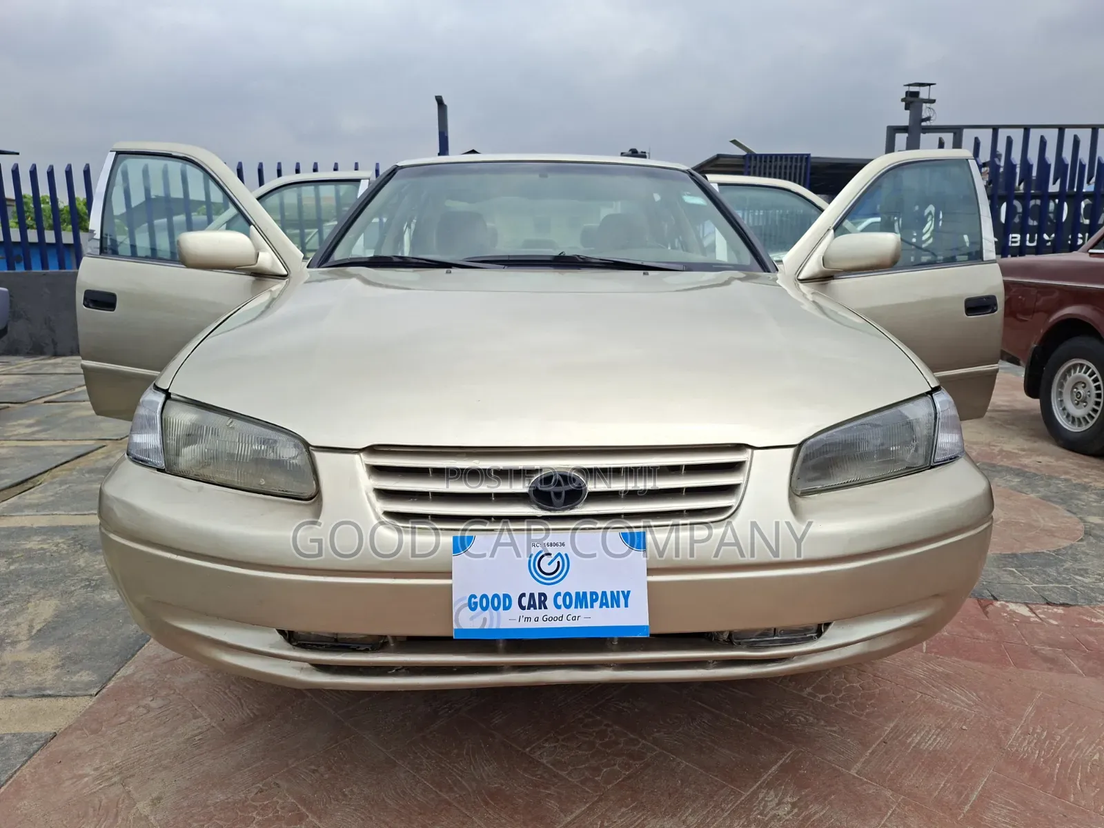 Toyota Camry Automatic 1999 Gold